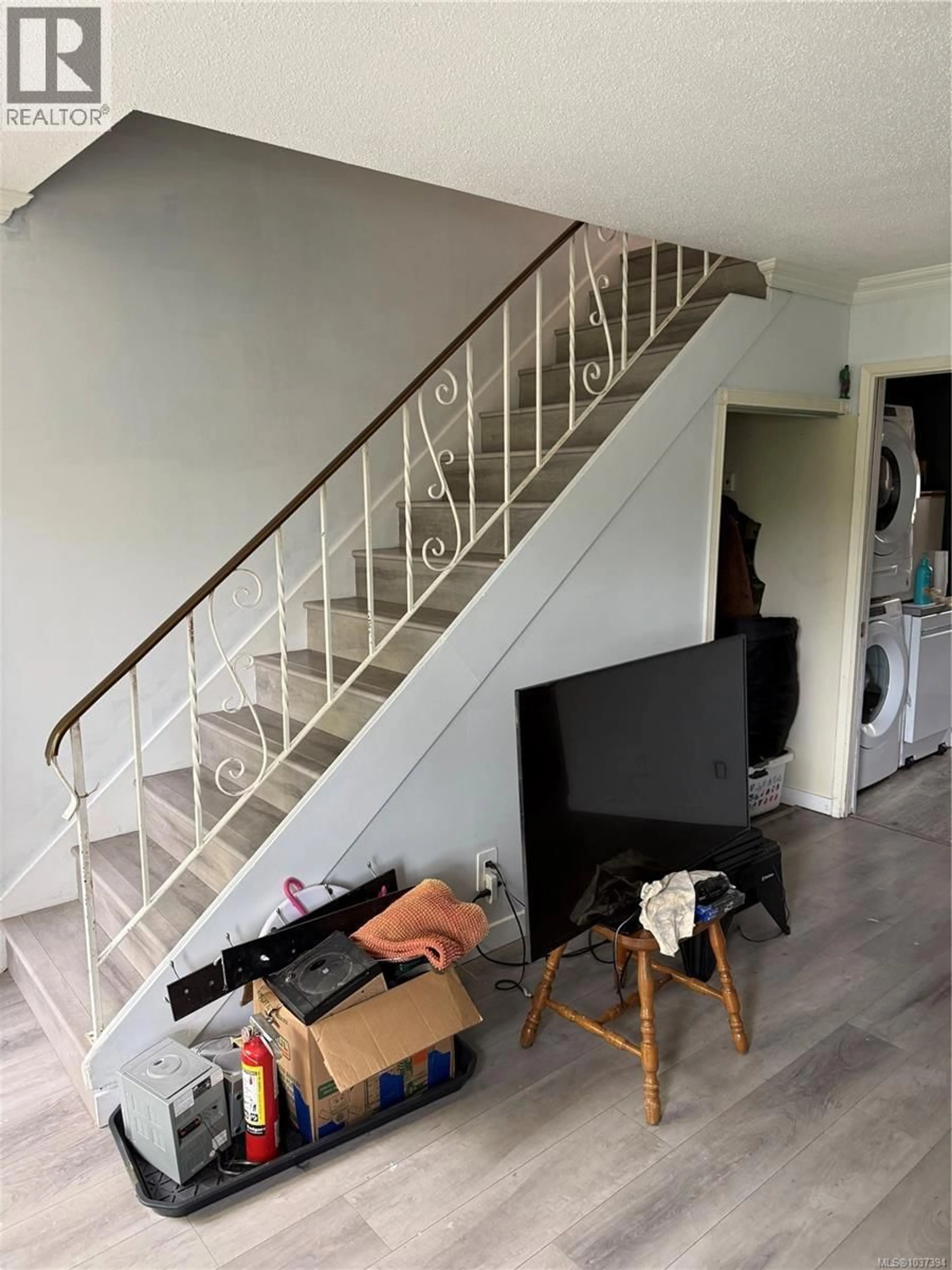 Stairs for 976 MARKET STREET, Victoria British Columbia V8T2E9