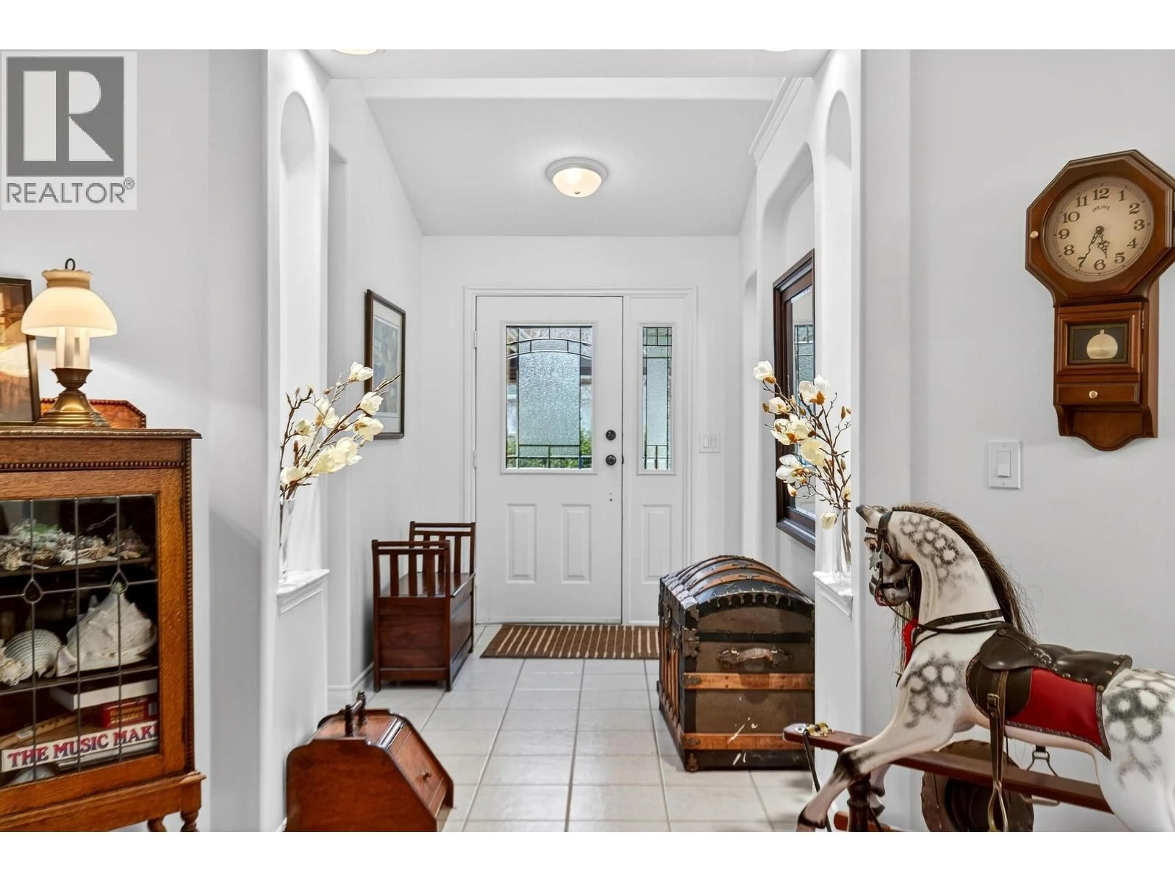 Indoor entryway for 3889 GALLAGHERS OTHER, Kelowna British Columbia V1W3Z9