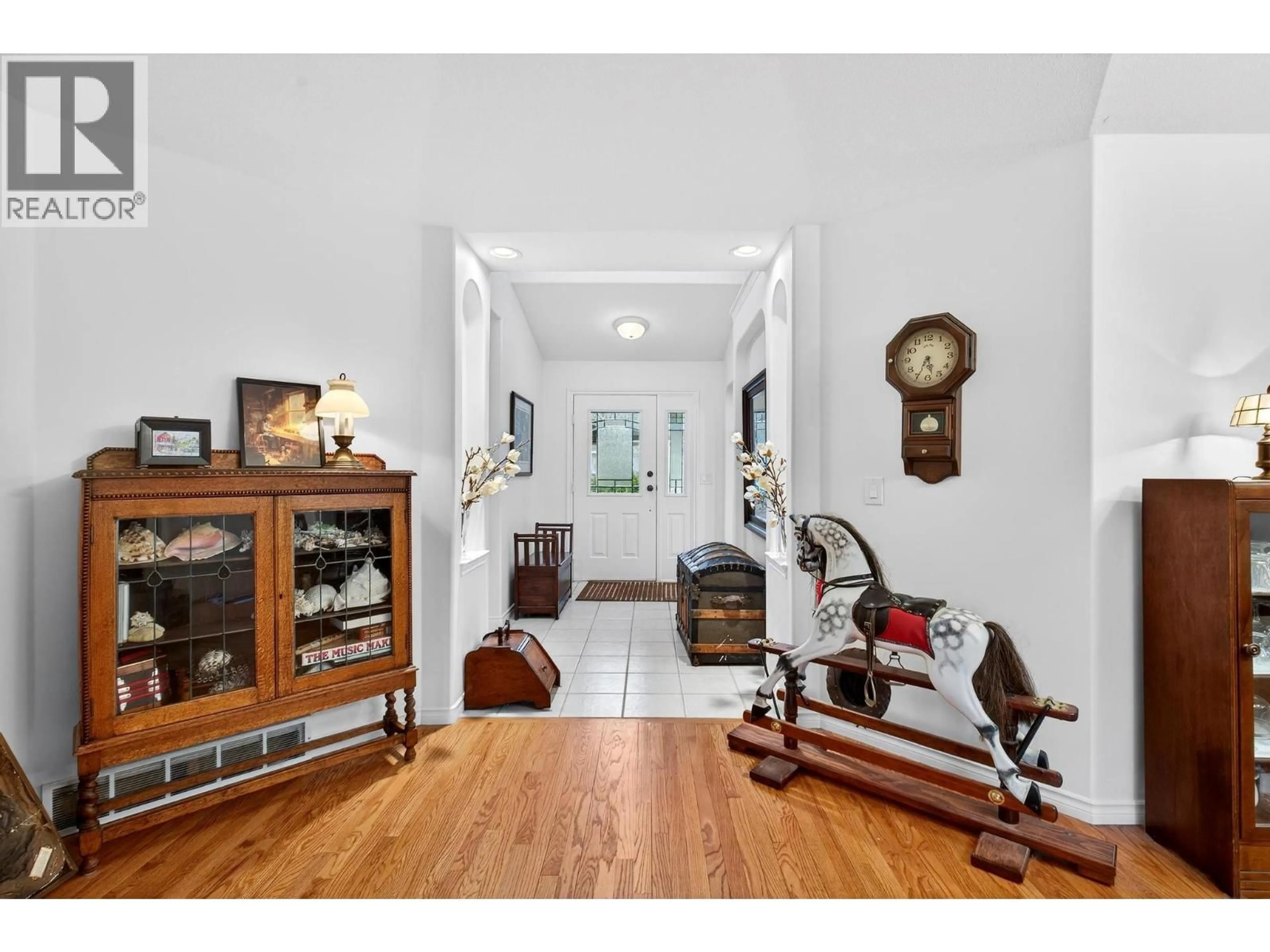 Indoor entryway for 3889 GALLAGHERS OTHER, Kelowna British Columbia V1W3Z9