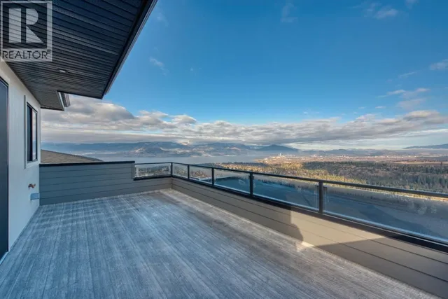 1030 EMSLIE STREET, Kelowna 2