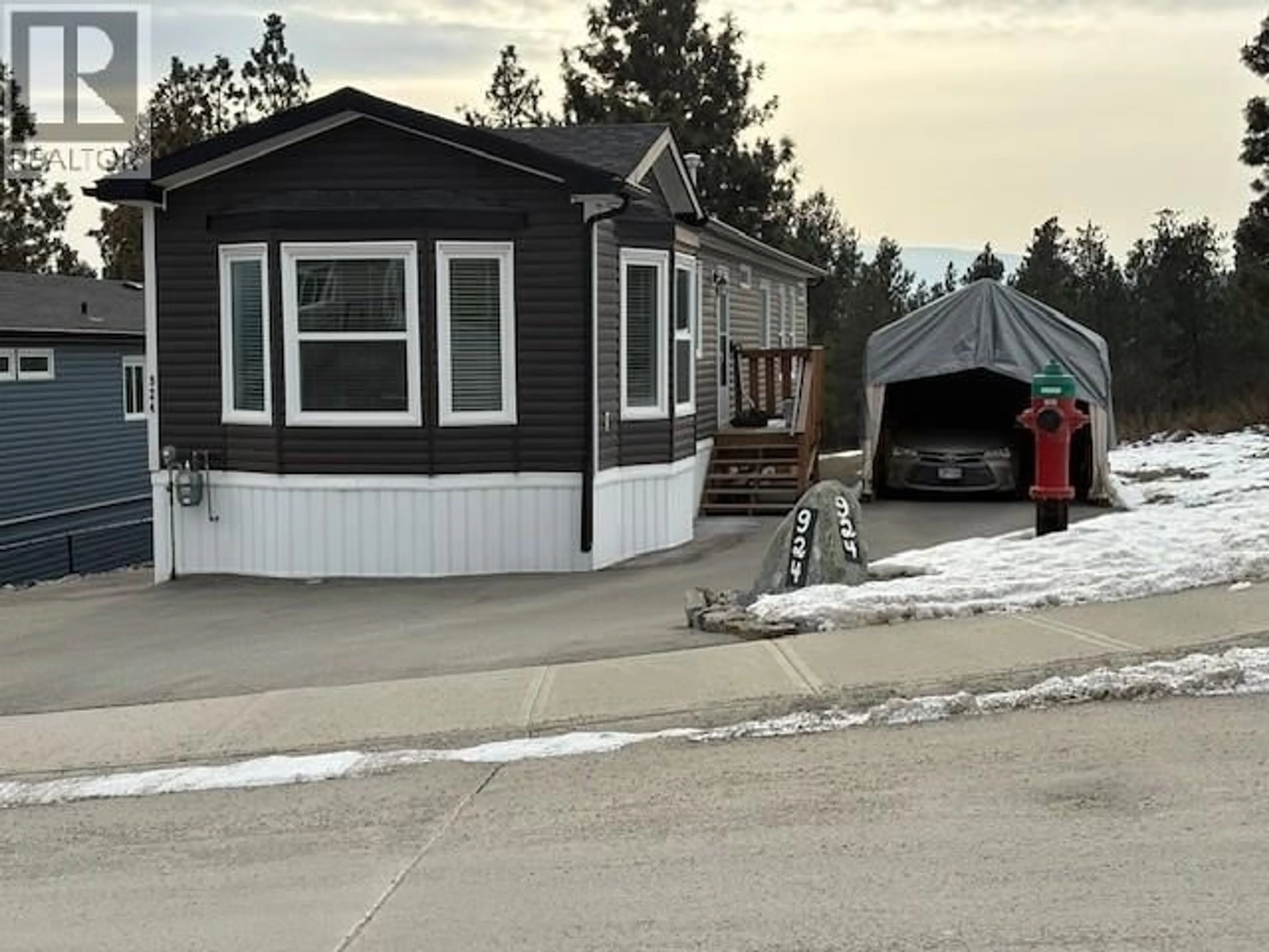 Home with vinyl exterior material, street for 924 STEEPLE VIEW DRIVE NORTHWEST, Cranbrook British Columbia V1C5L3