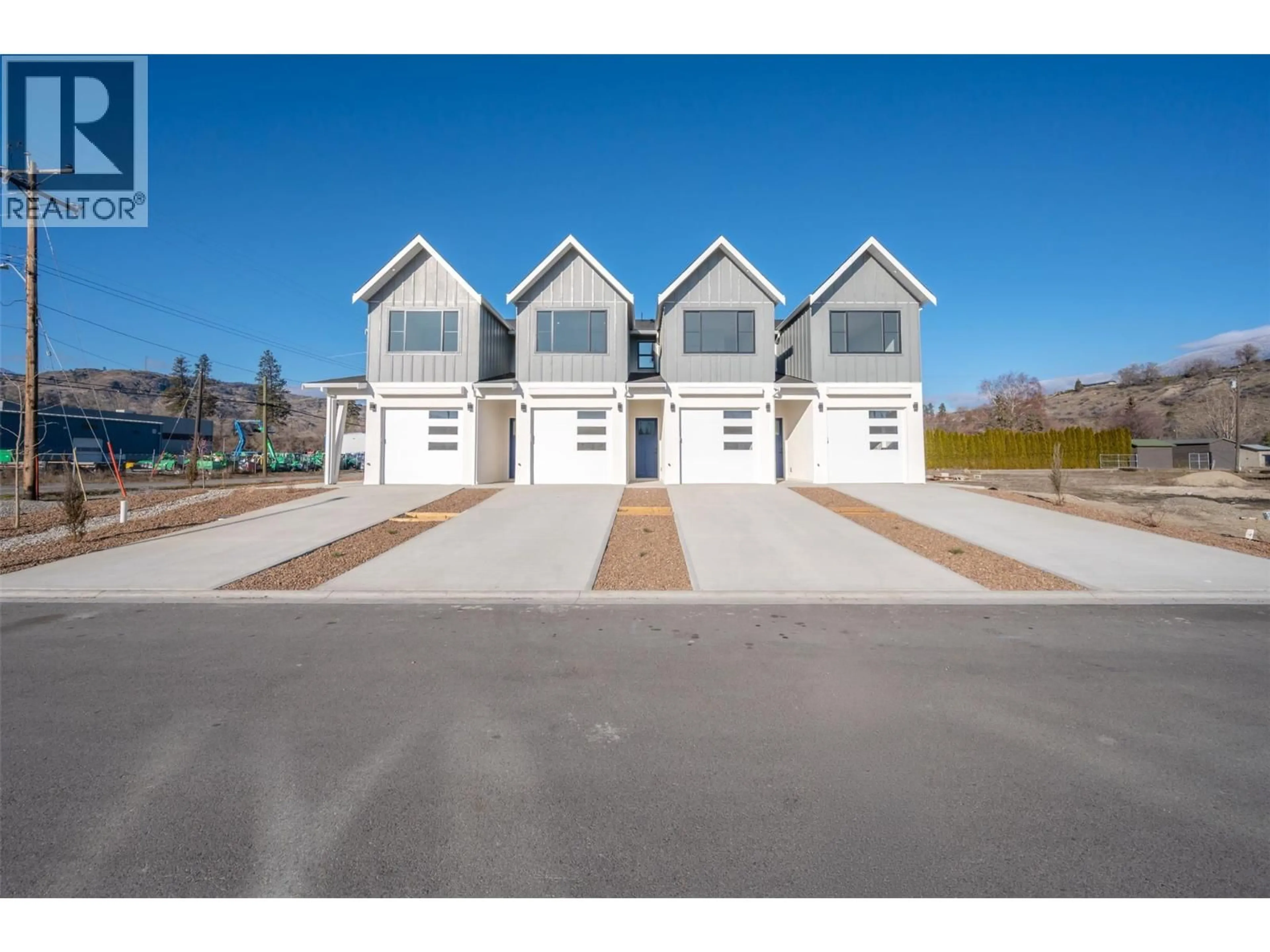 A pic from outside/outdoor area/front of a property/back of a property/a pic from drone, street for 3 - 194 MAPLE PLACE, Oliver British Columbia V0H1T9
