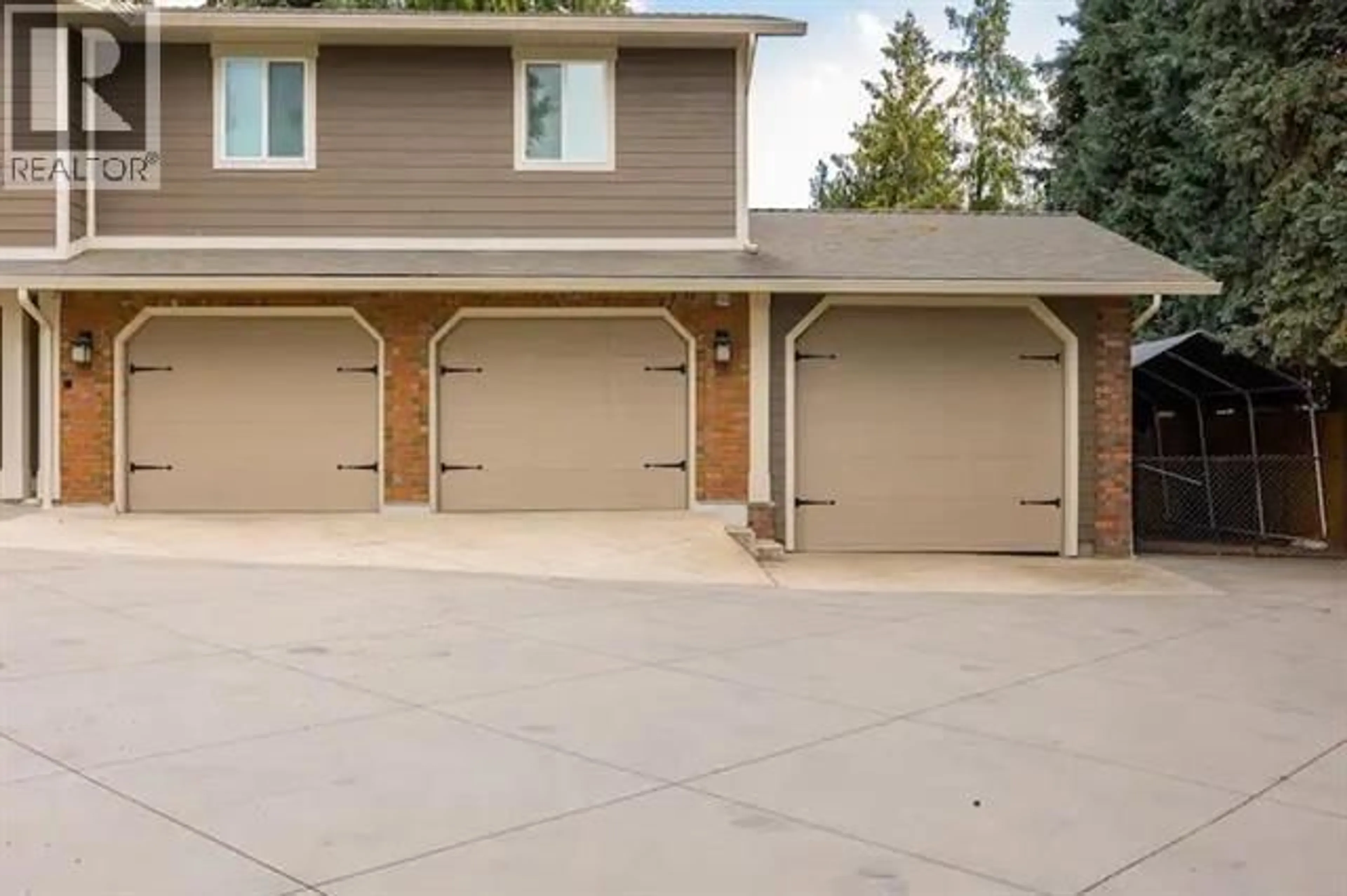 Indoor garage for 759 MCCLURE ROAD, Kelowna British Columbia V1W1M2
