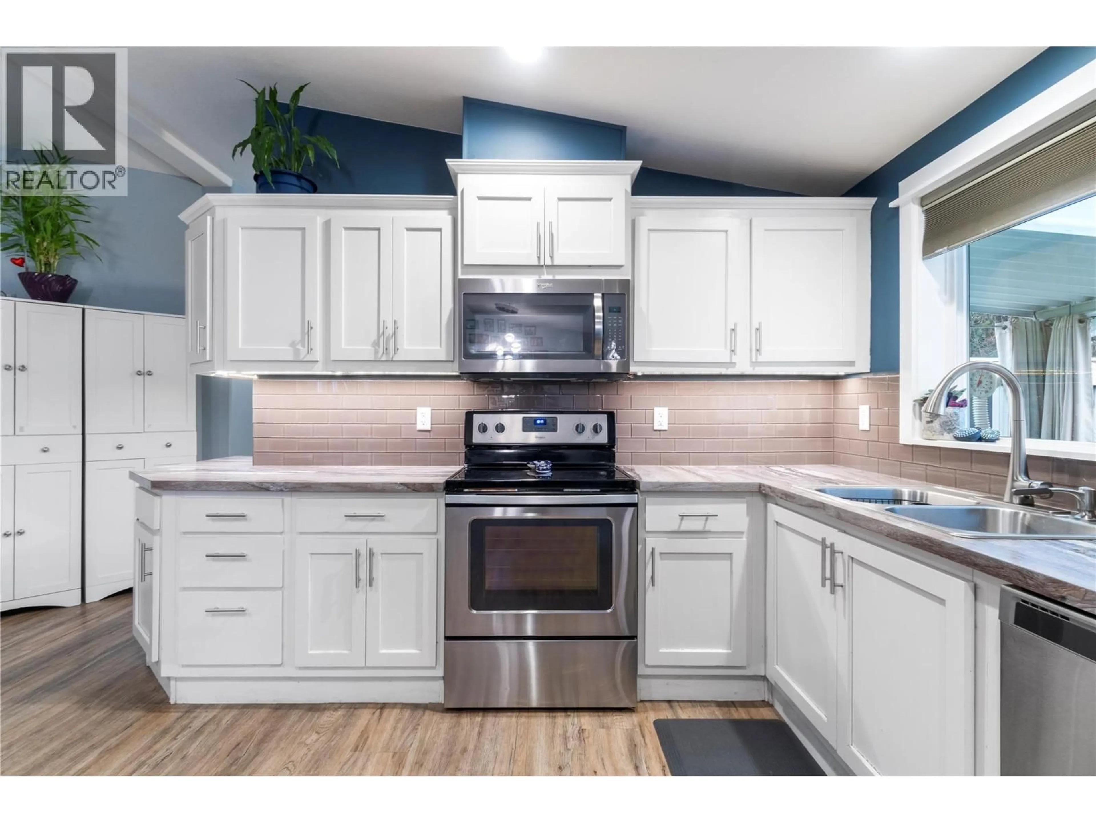 Open concept kitchen, unknown for 218 ASPEN DRIVE, Chase British Columbia V0E1M0