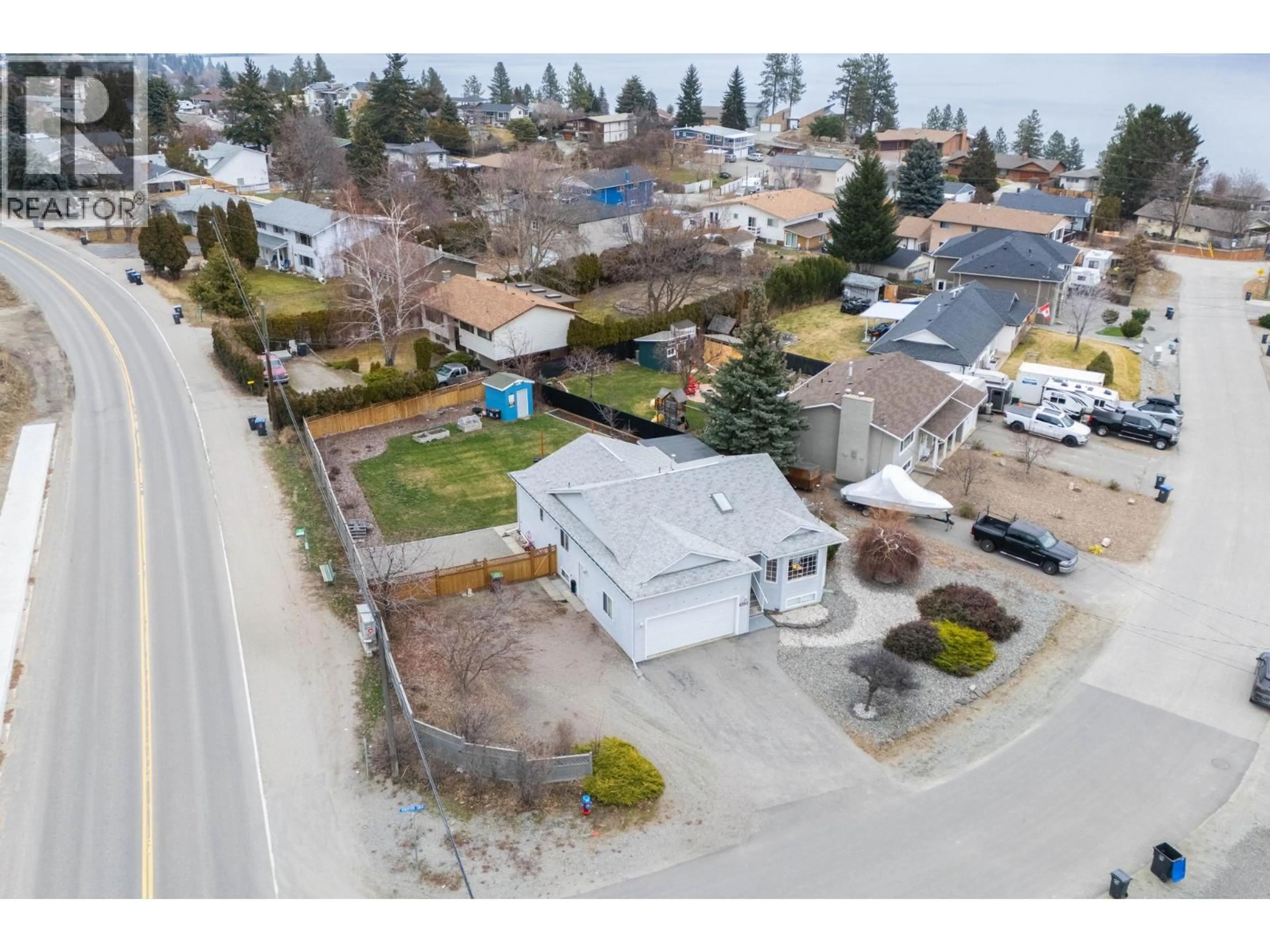 A pic from outside/outdoor area/front of a property/back of a property/a pic from drone, street for 6292 WHINTON CRESCENT, Peachland British Columbia V0H1X7