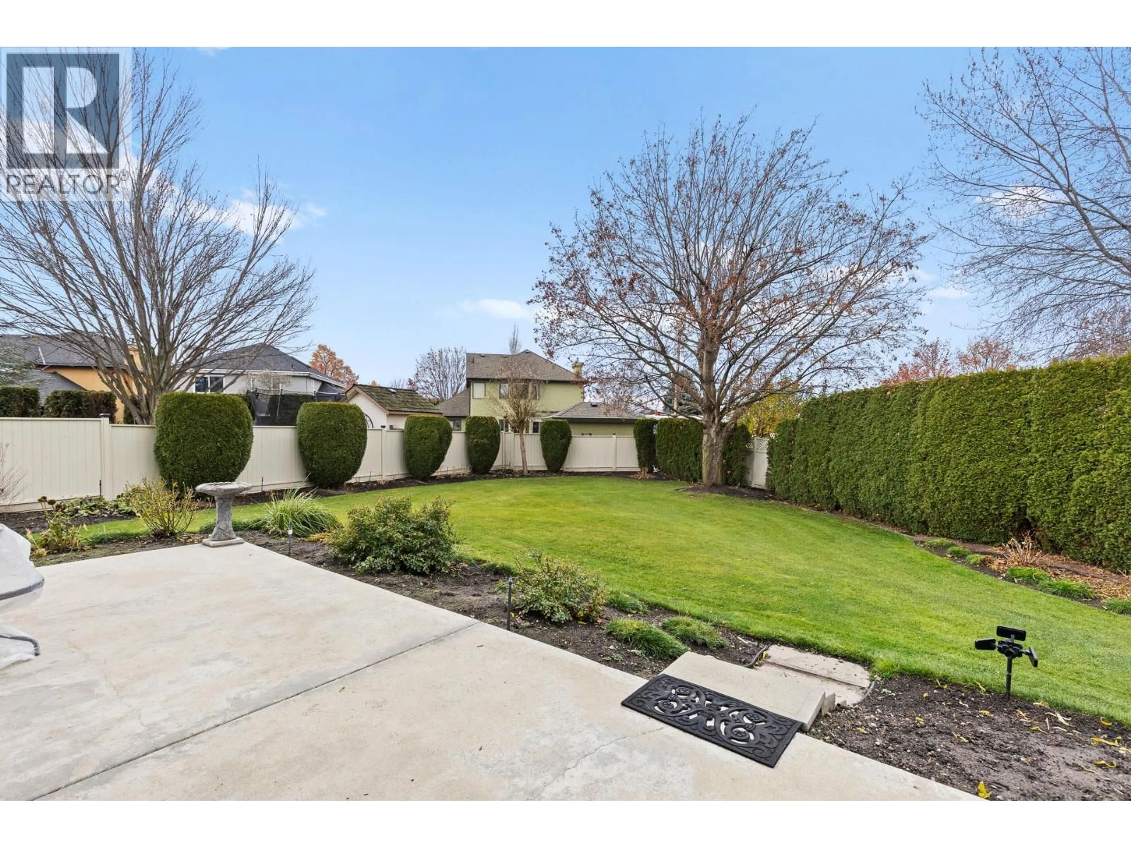 A pic from outside/outdoor area/front of a property/back of a property/a pic from drone, street for 833 SPRINGWOOD COURT, Kelowna British Columbia V1W3L8