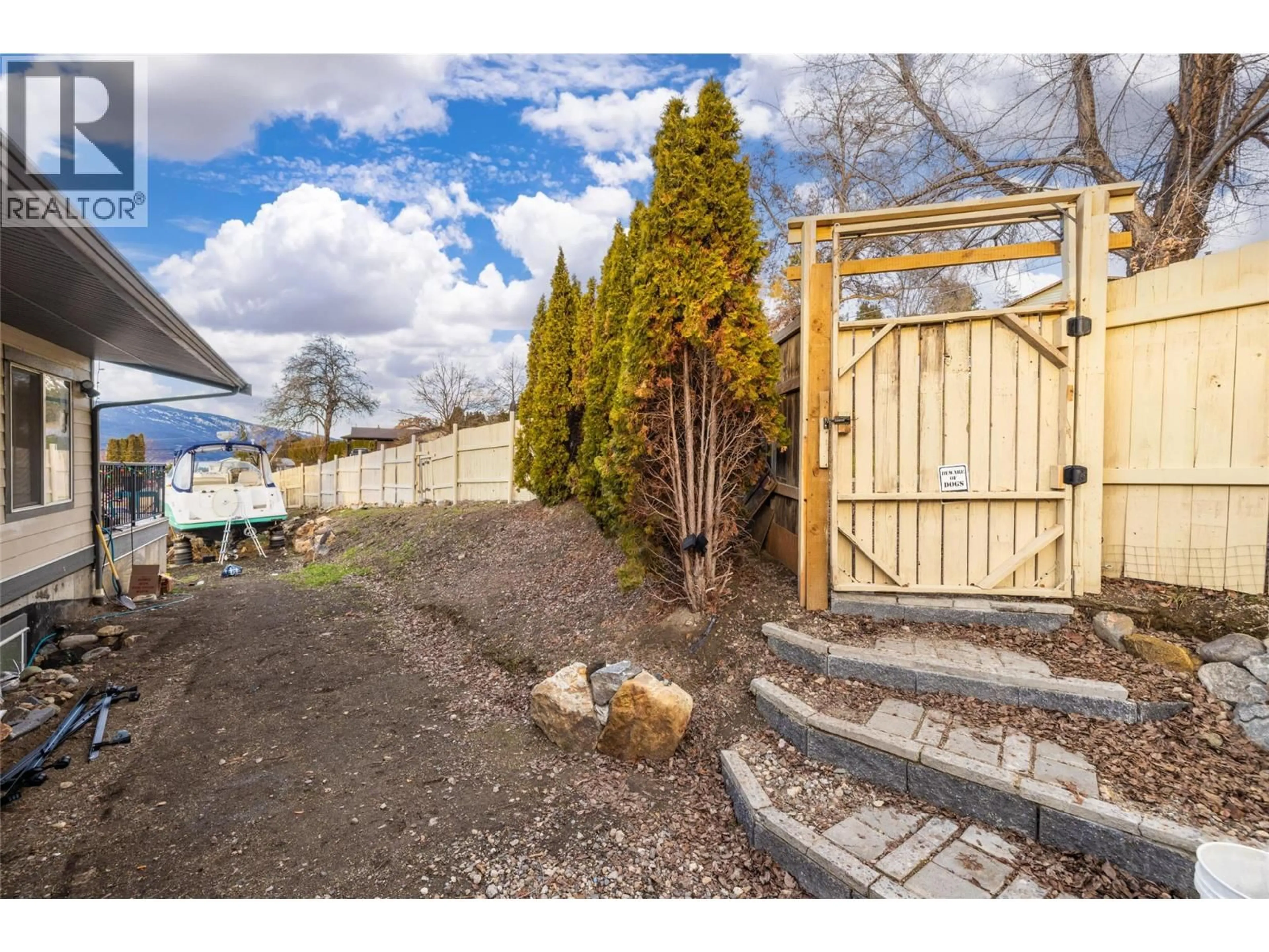 A pic from outside/outdoor area/front of a property/back of a property/a pic from drone, street for 10957 PHEASANT ROAD, Lake Country British Columbia V4V1W9