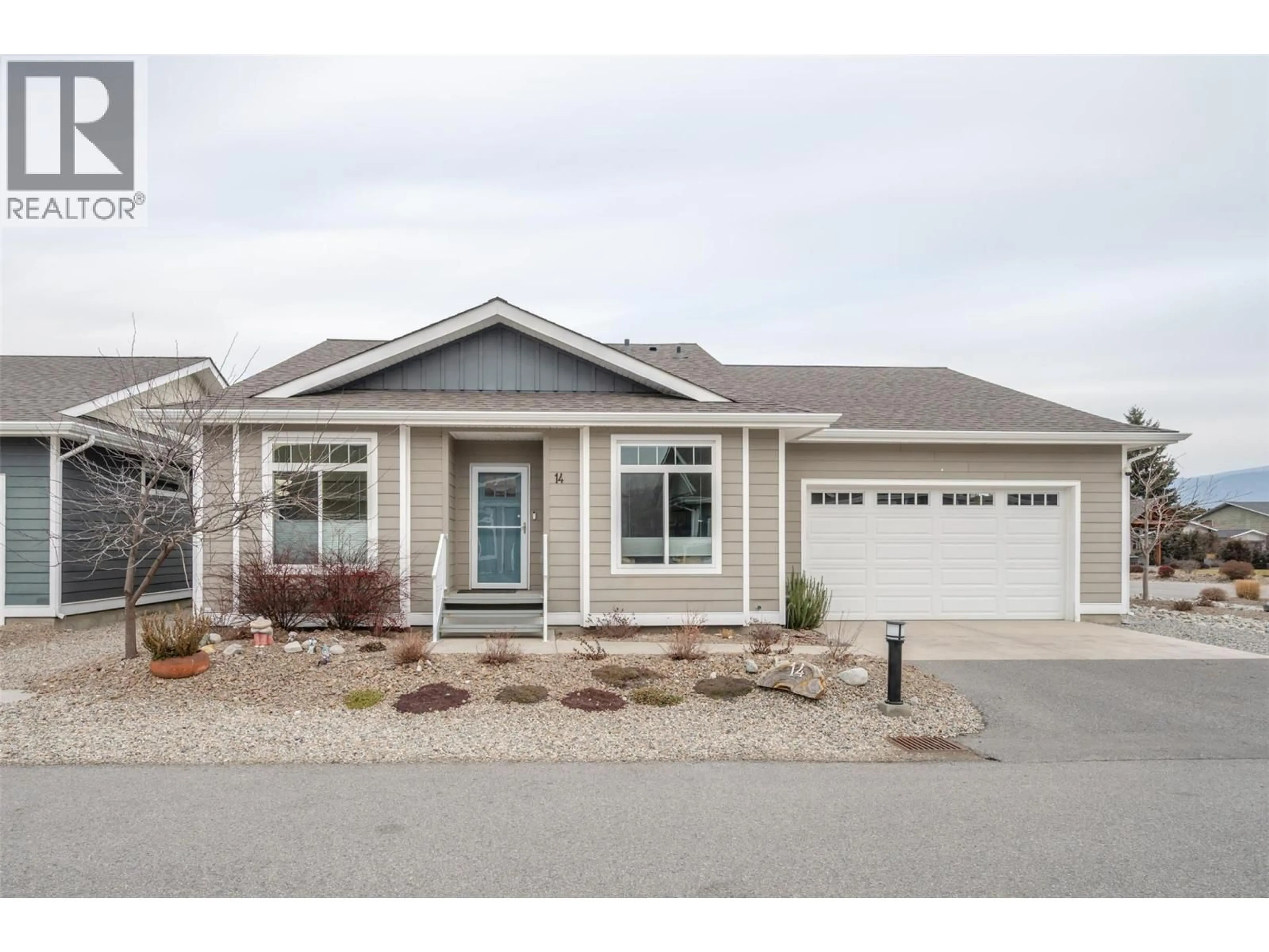 Home with vinyl exterior material, street for 14 - 351 WARREN AVENUE WEST, Penticton British Columbia V2A3N2