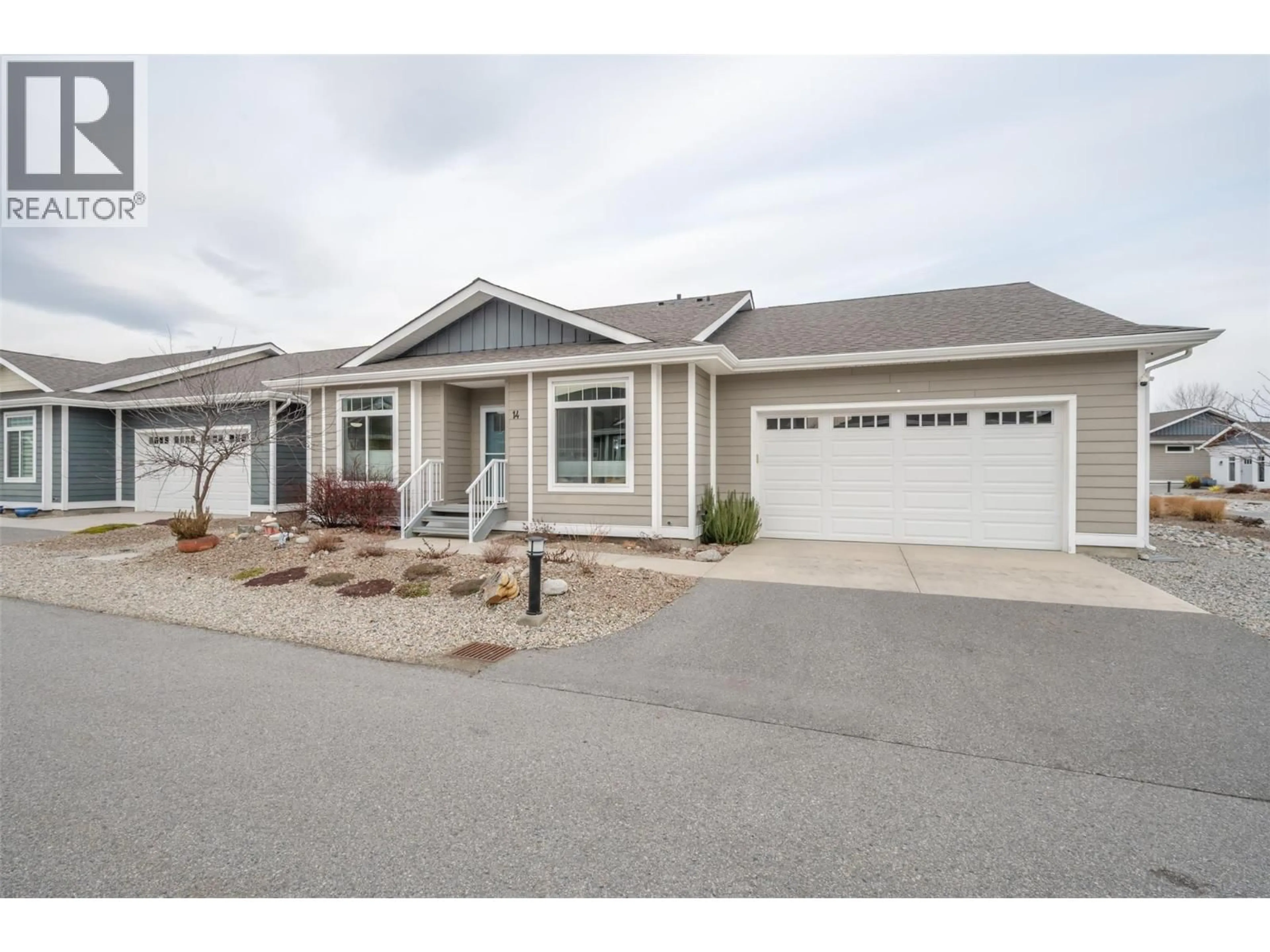 Home with vinyl exterior material, street for 14 - 351 WARREN AVENUE WEST, Penticton British Columbia V2A3N2