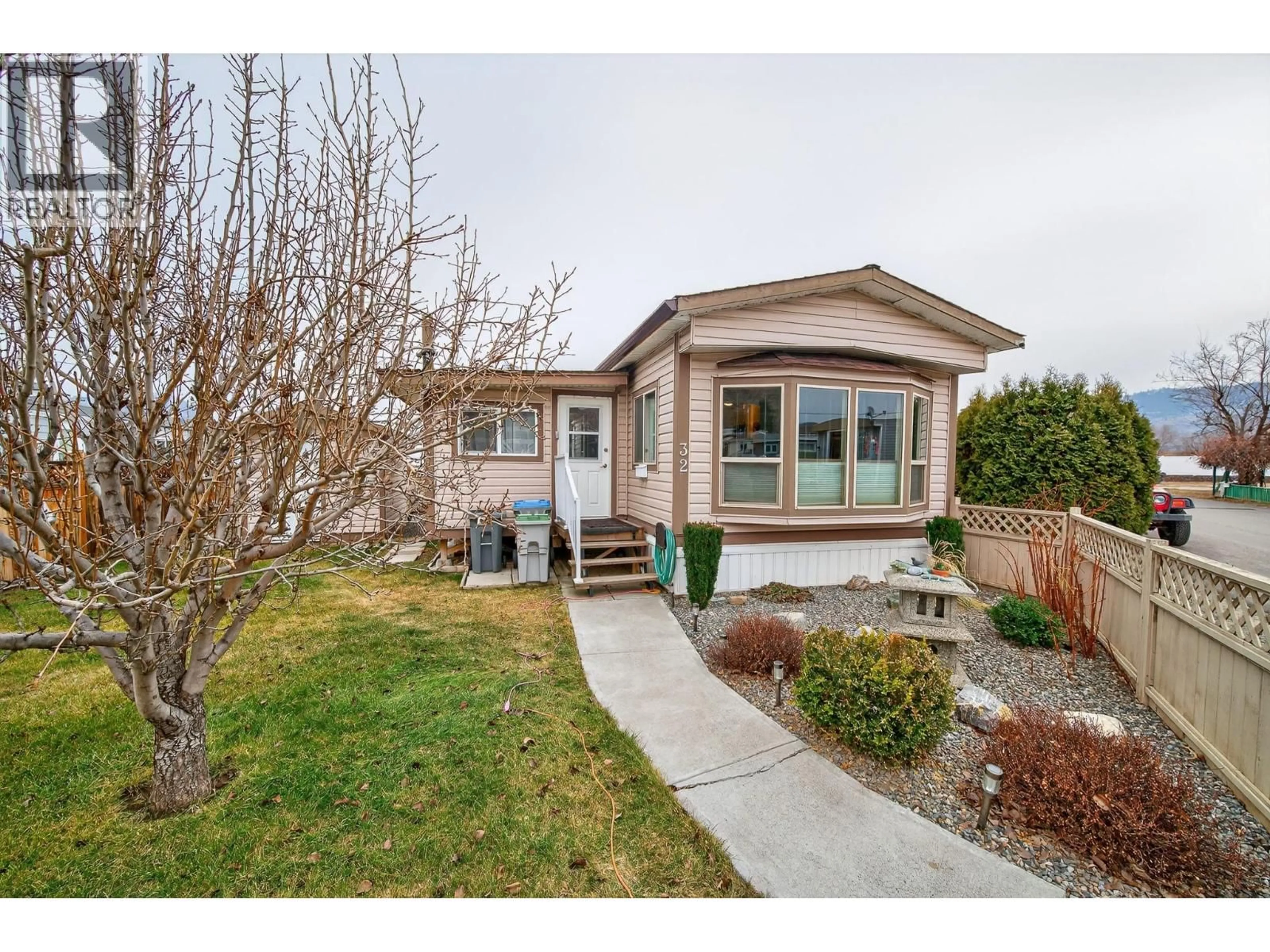 Home with vinyl exterior material, street for 32 - 1375 ORD ROAD, Kamloops British Columbia V2B7V3