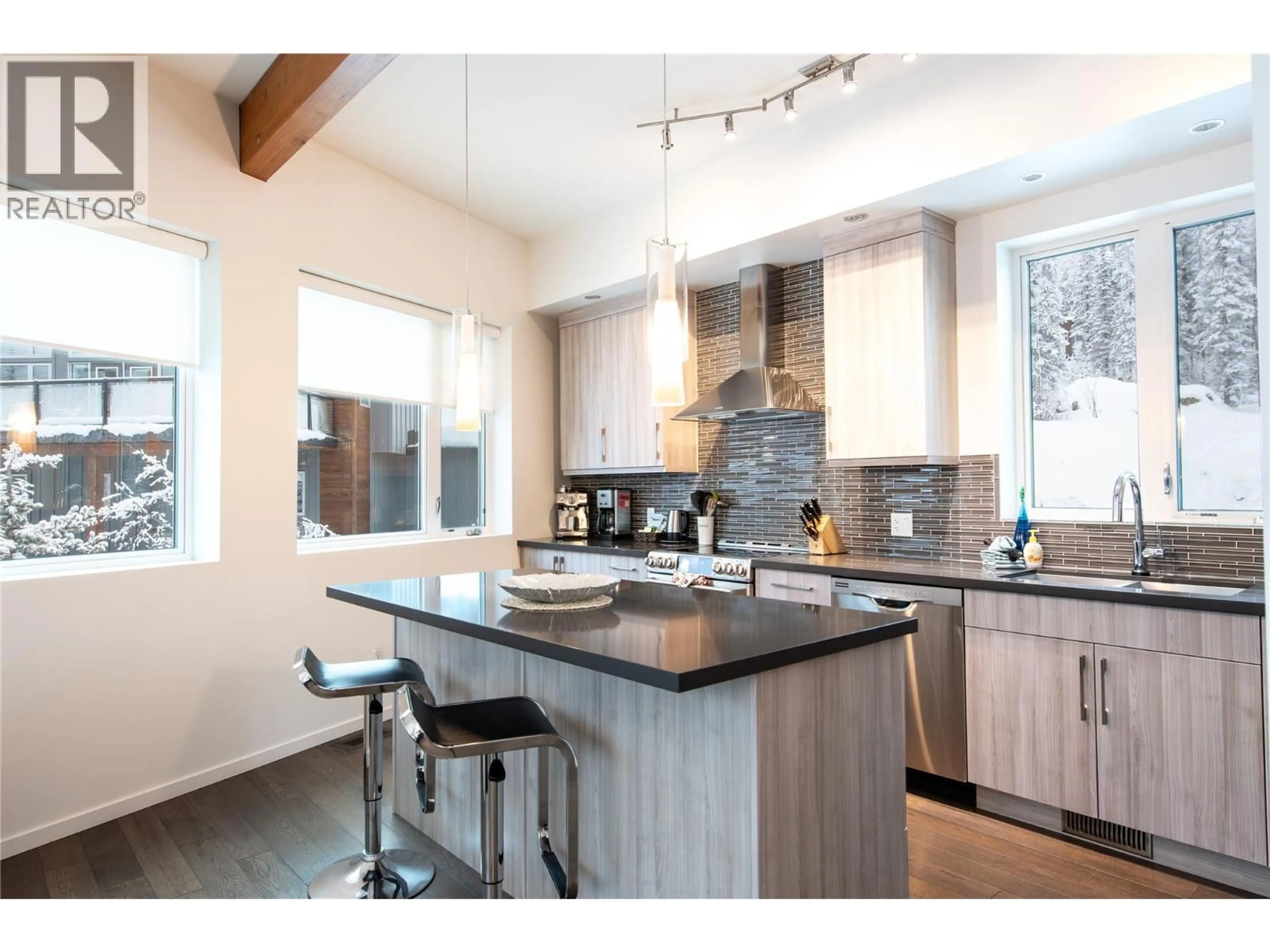 Contemporary kitchen, unknown for 1637 THOMPSON CRESCENT, Golden British Columbia V0A1H2
