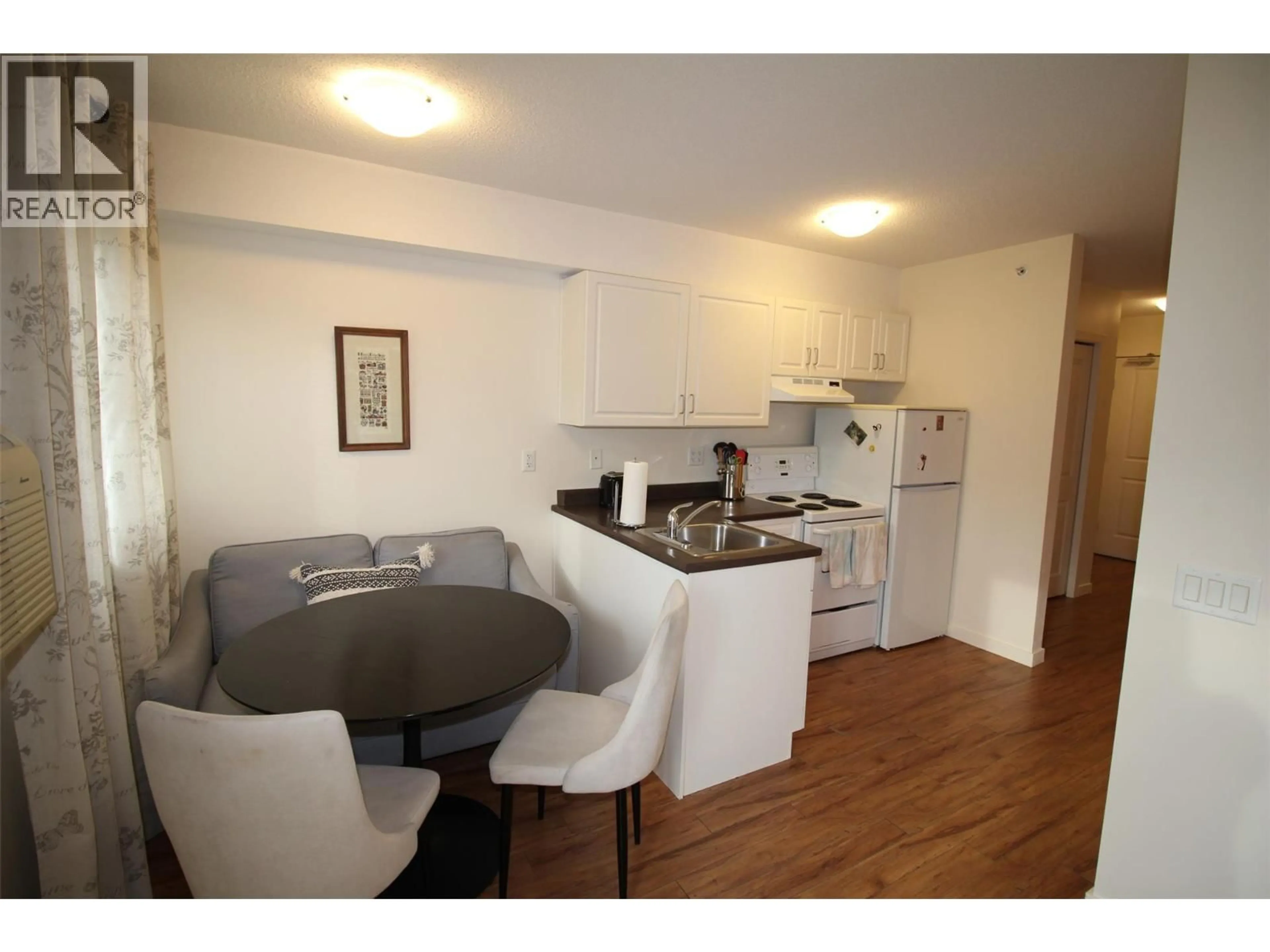 Standard kitchen, wood/laminate floor for 407 - 375 CHERRY AVENUE, Kamloops British Columbia V2B0E1