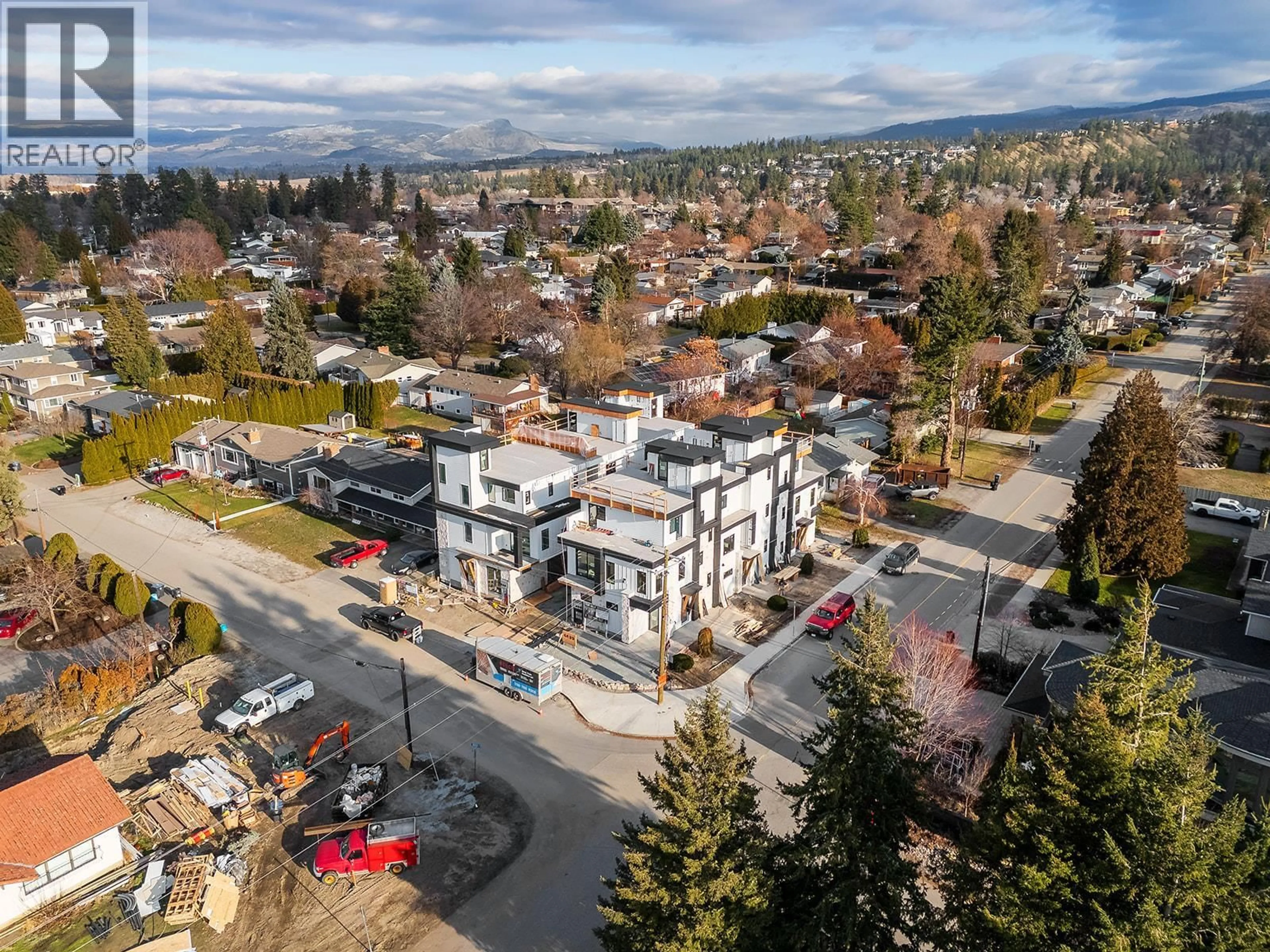 A pic from outside/outdoor area/front of a property/back of a property/a pic from drone, unknown for 3 - 4495 WALKER ROAD, Kelowna British Columbia V1W1G8