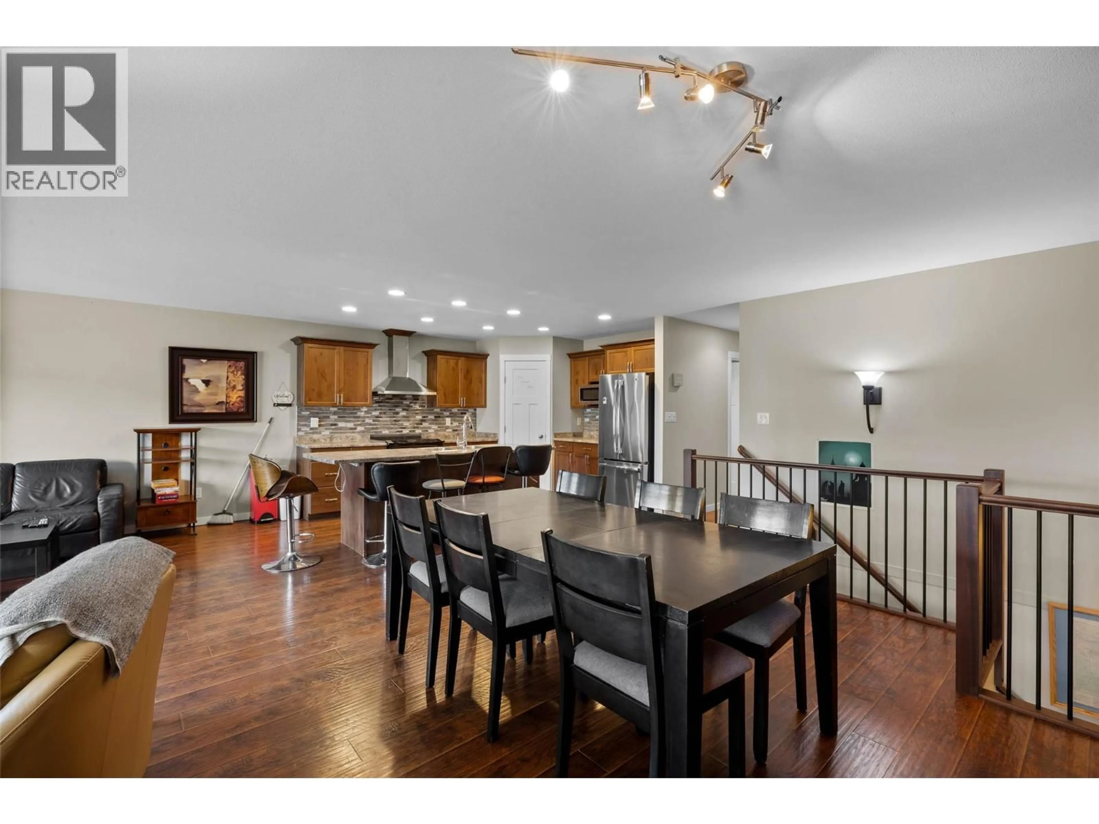 Open concept kitchen, unknown for 957 DESMOND STREET, Kamloops British Columbia V2B5K7