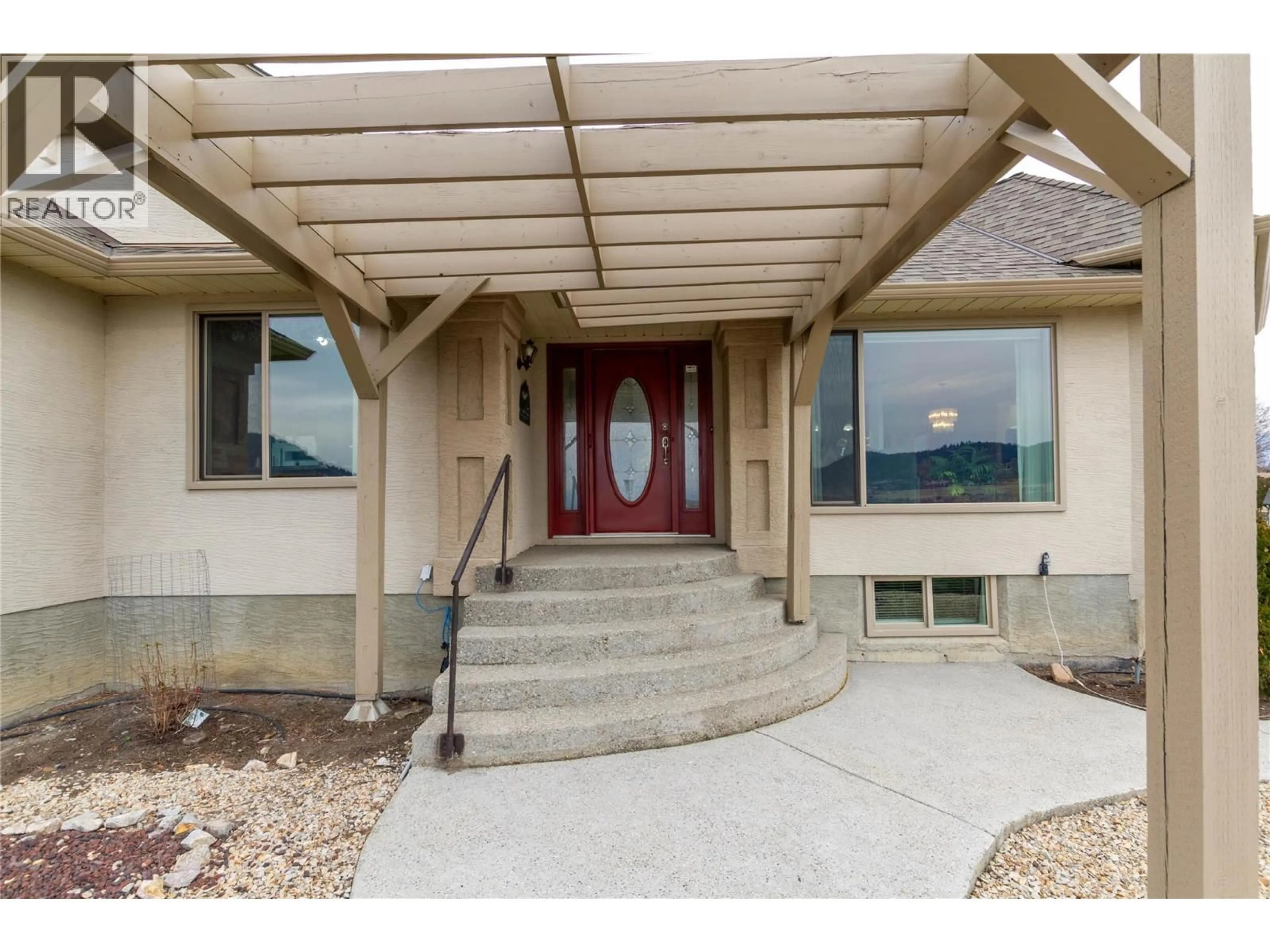 Indoor entryway for 7020 LAKERIDGE DRIVE, Vernon British Columbia V1H1P5