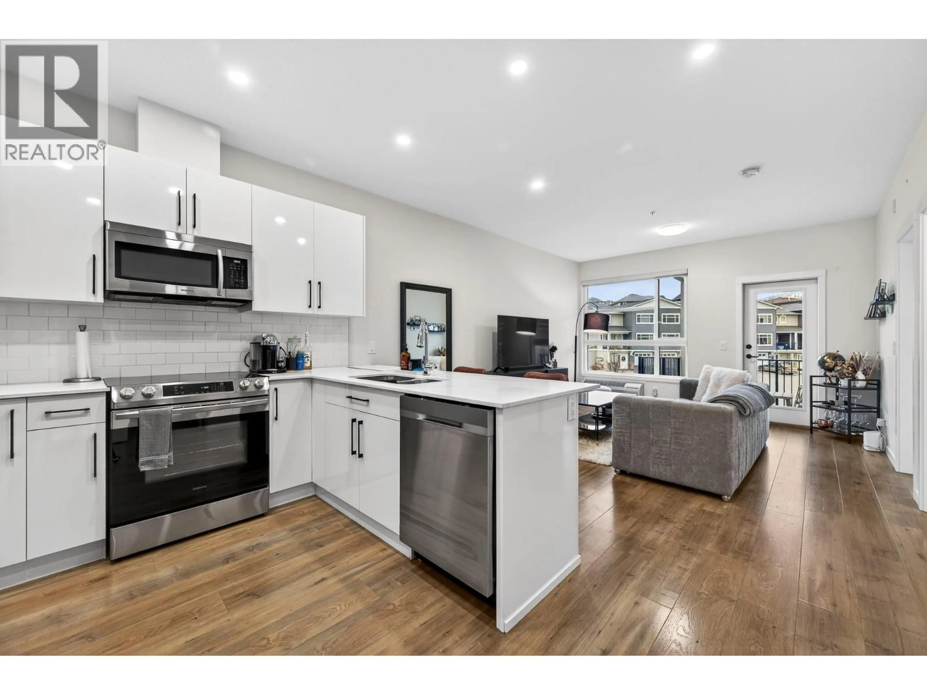 Open concept kitchen, unknown for 305 - 1880 HUGH ALLAN DRIVE, Kamloops British Columbia V1S0E8