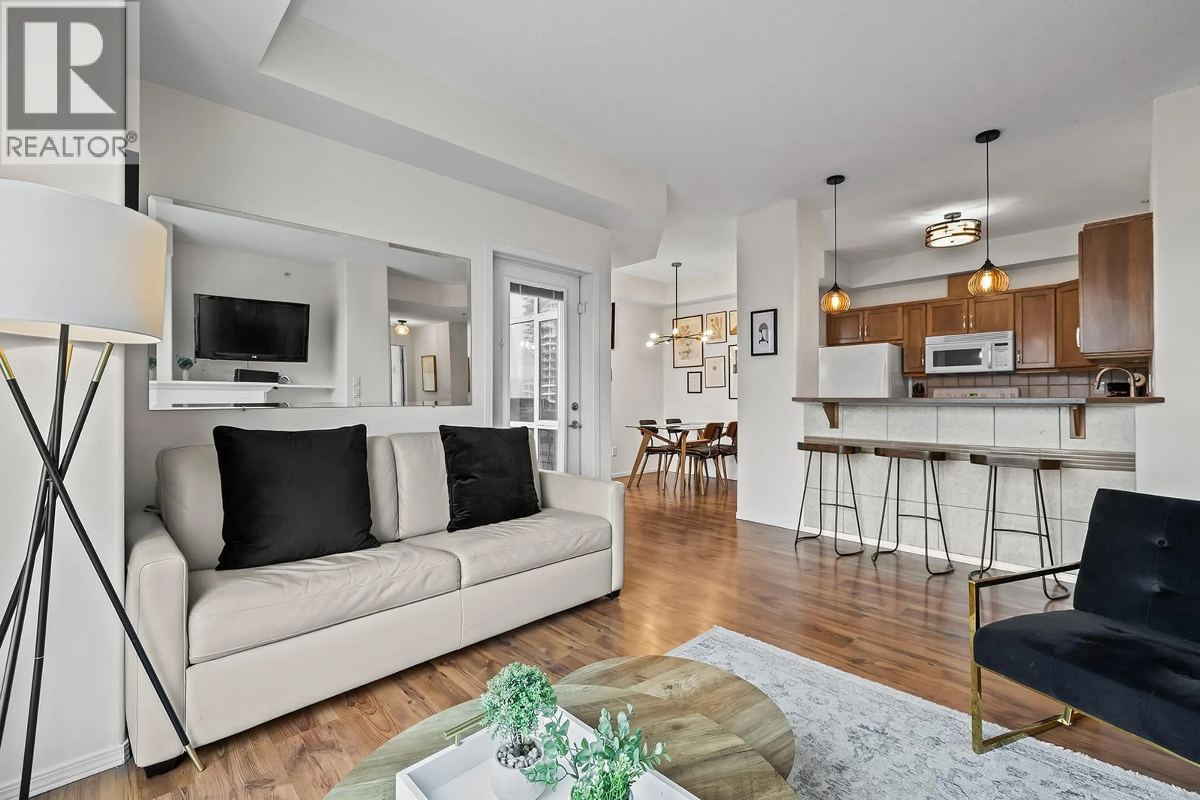 Living room with furniture, unknown for 1404 - 1128 SUNSET DRIVE, Kelowna British Columbia V1Y9W7