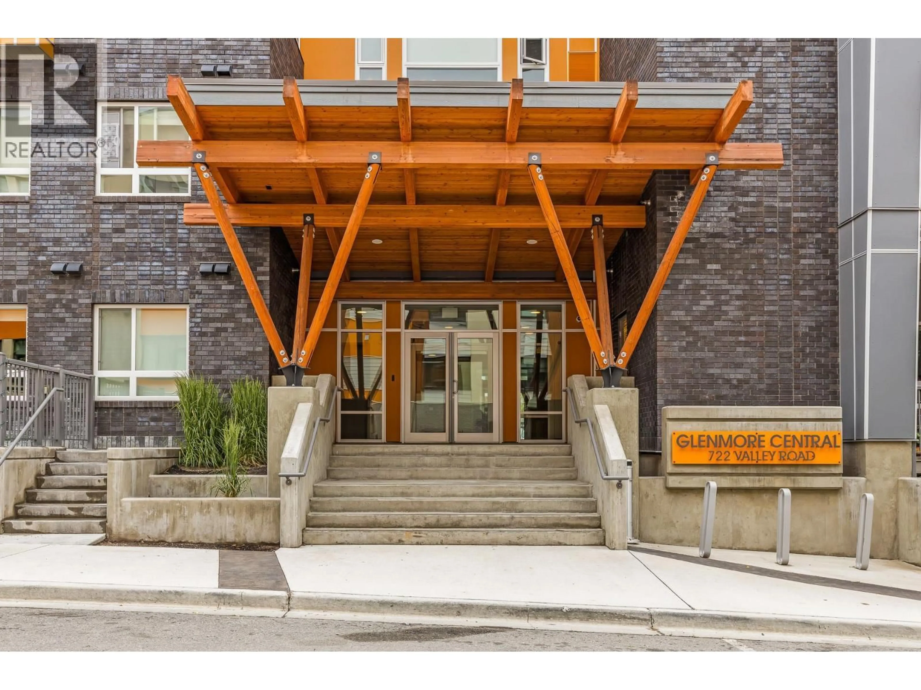 Indoor foyer for 409 - 722 VALLEY ROAD, Kelowna British Columbia V1V0E2