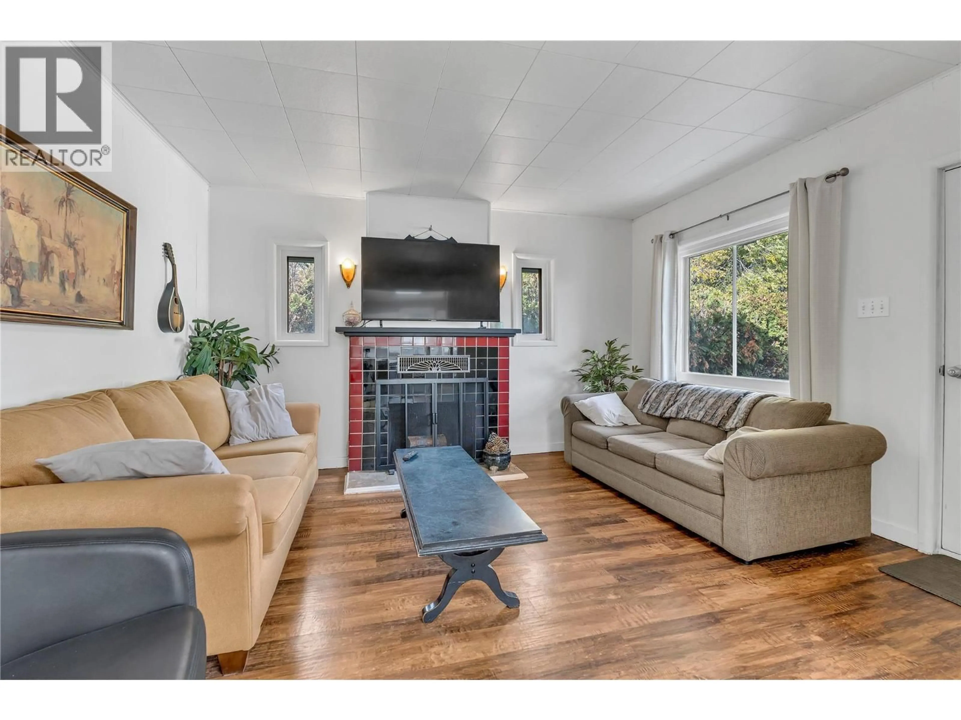 Living room with furniture, unknown for 796 CHASE AVENUE, Penticton British Columbia V2A2H9