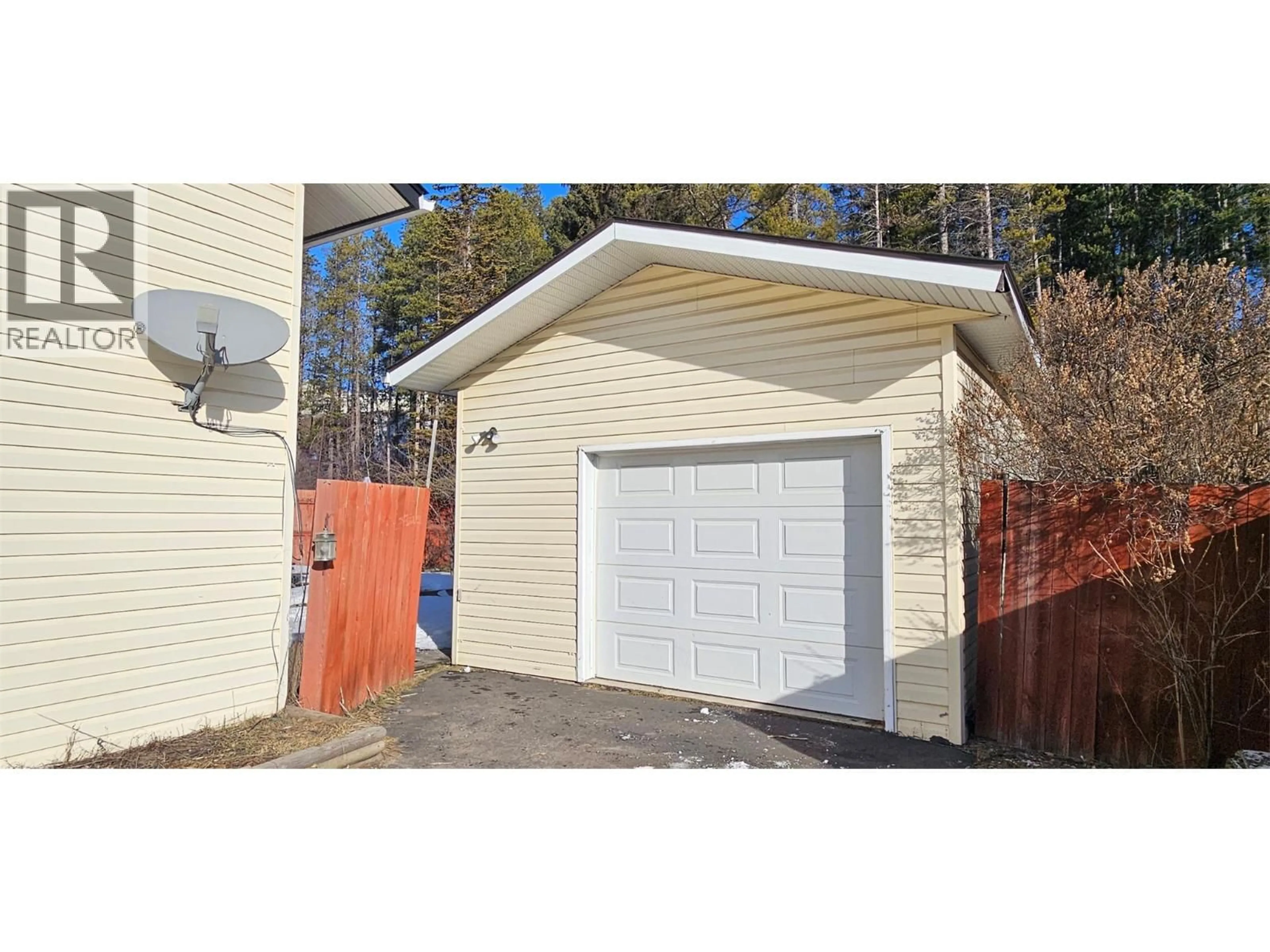 Indoor garage for 432 WHITE BIRCH CRESCENT, Sparwood British Columbia V0B2G0