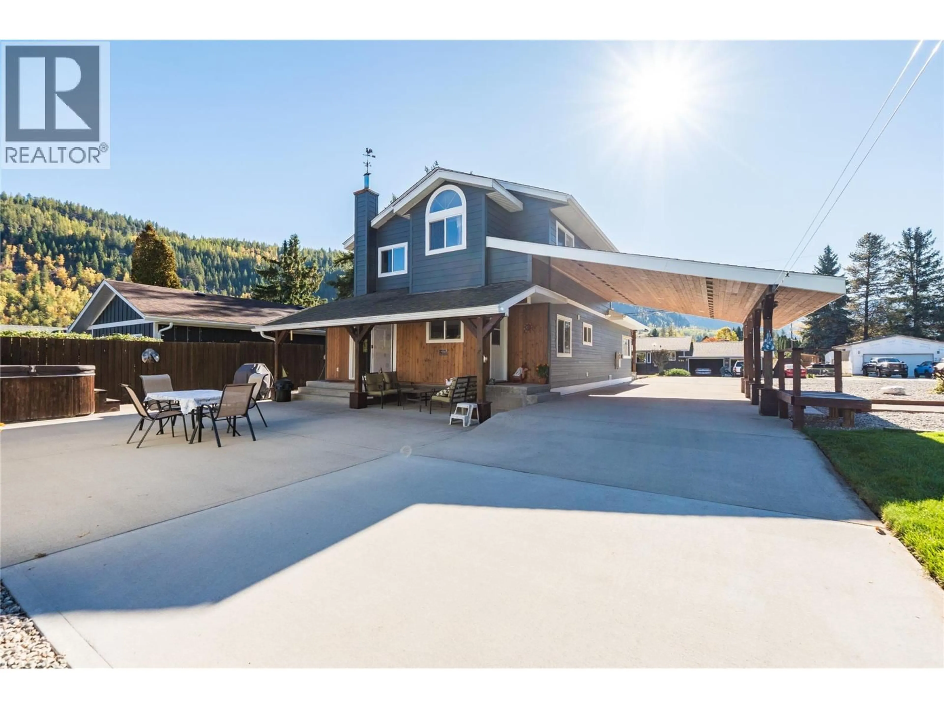 Patio, water/lake/river/ocean view for 223 102ND STREET, Castlegar British Columbia V1N3E5