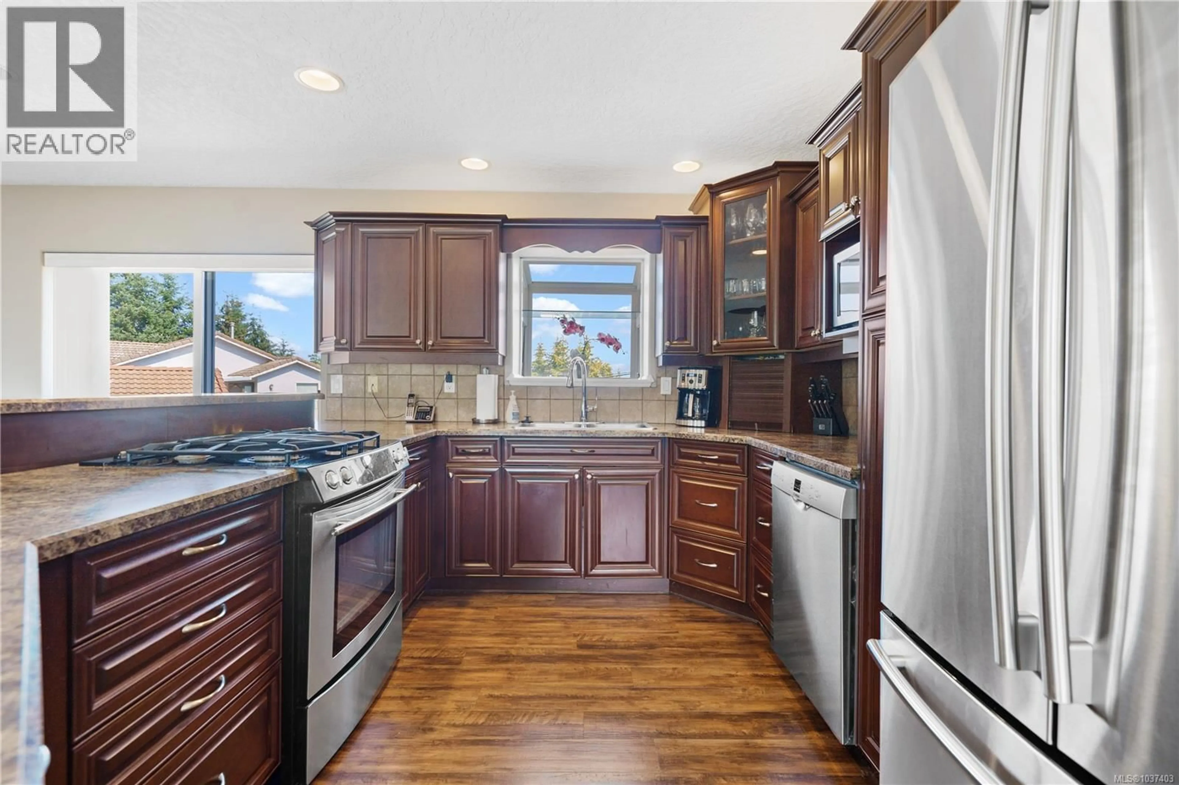 Open concept kitchen, ceramic/tile floor for 6255 KAREN COURT, Central Saanich British Columbia V8Z7K7
