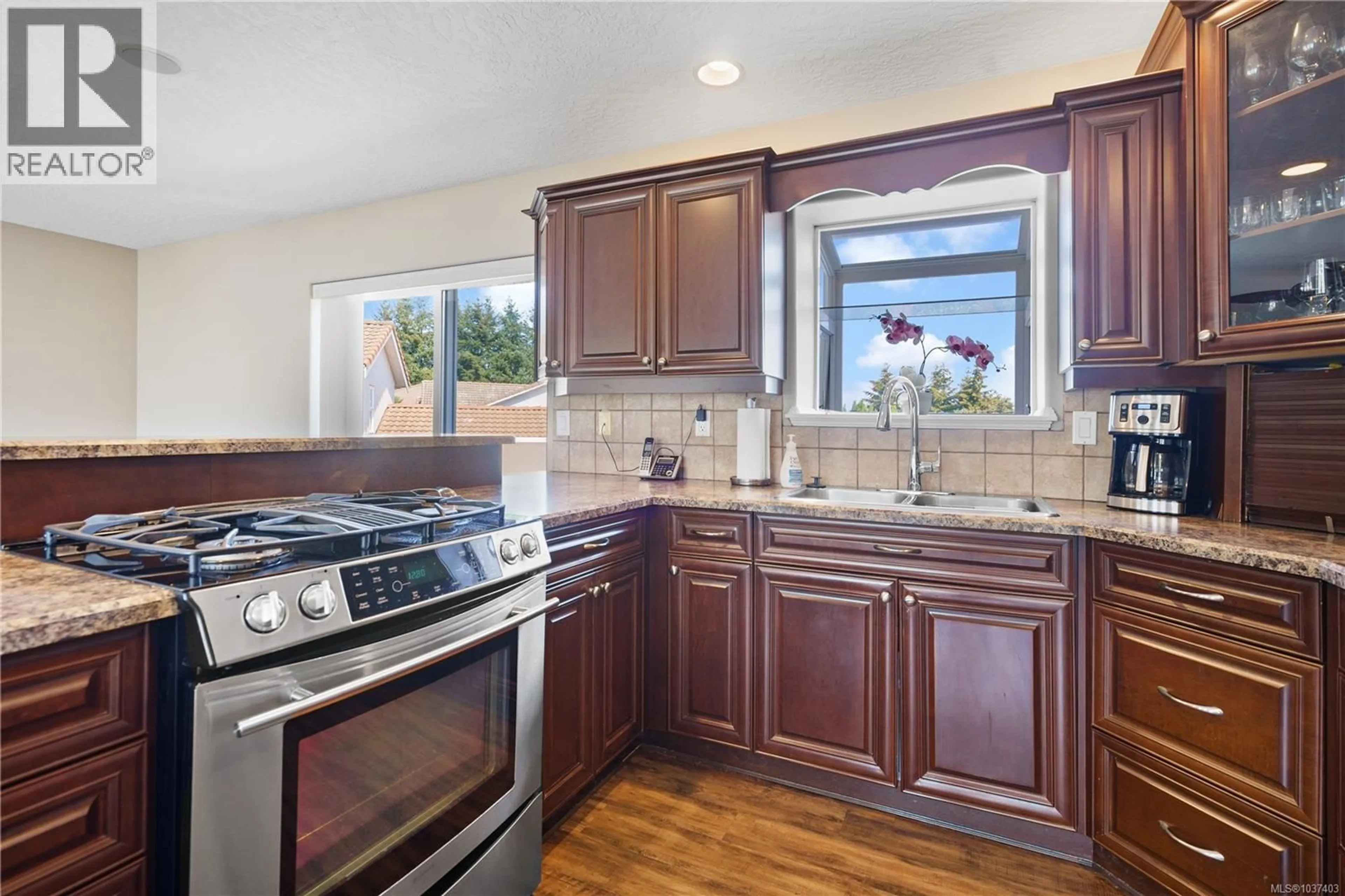 Open concept kitchen, ceramic/tile floor for 6255 KAREN COURT, Central Saanich British Columbia V8Z7K7