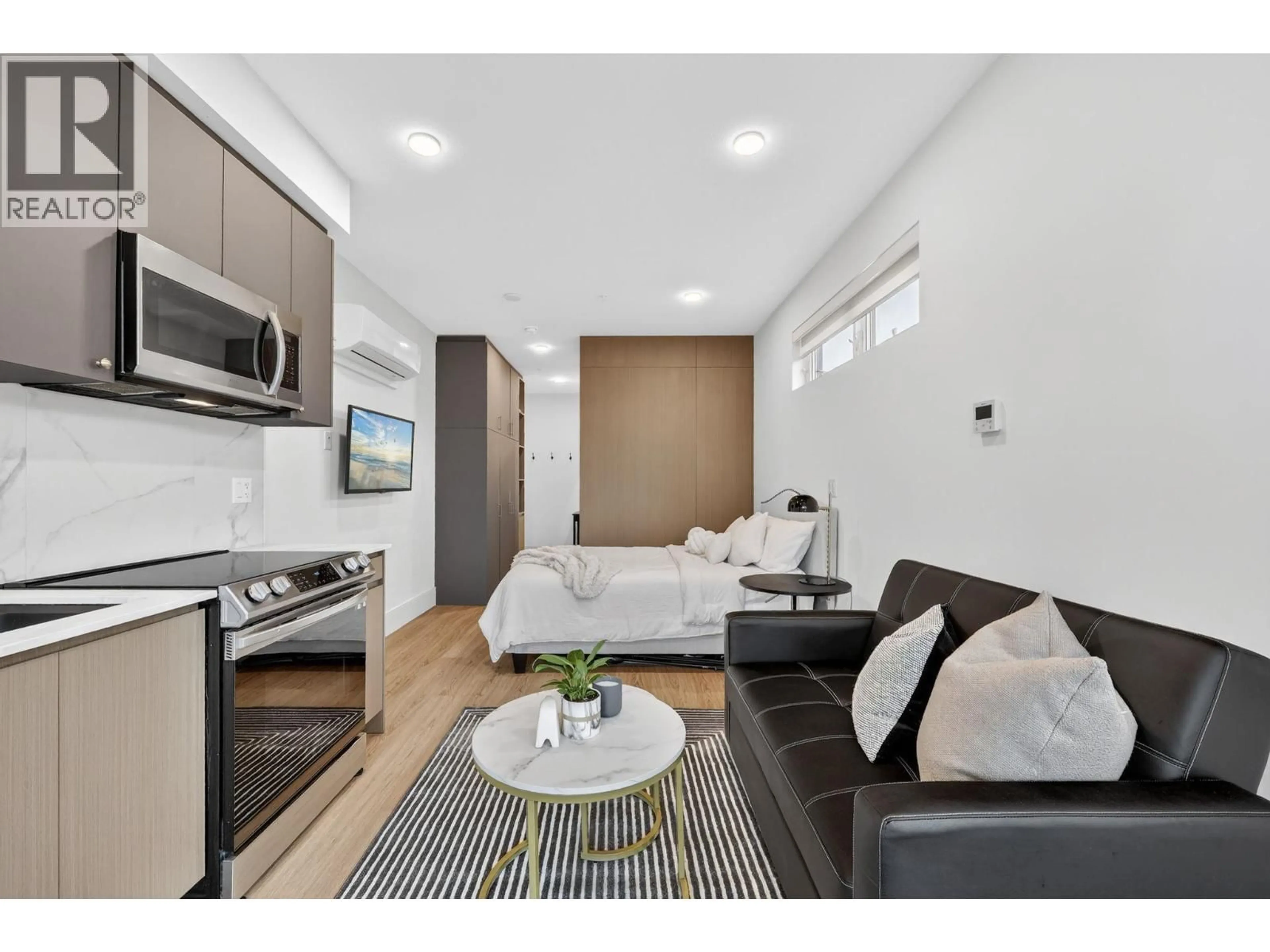 Living room with furniture, unknown for 418 - 720 KLO ROAD, Kelowna British Columbia V1Y4X5