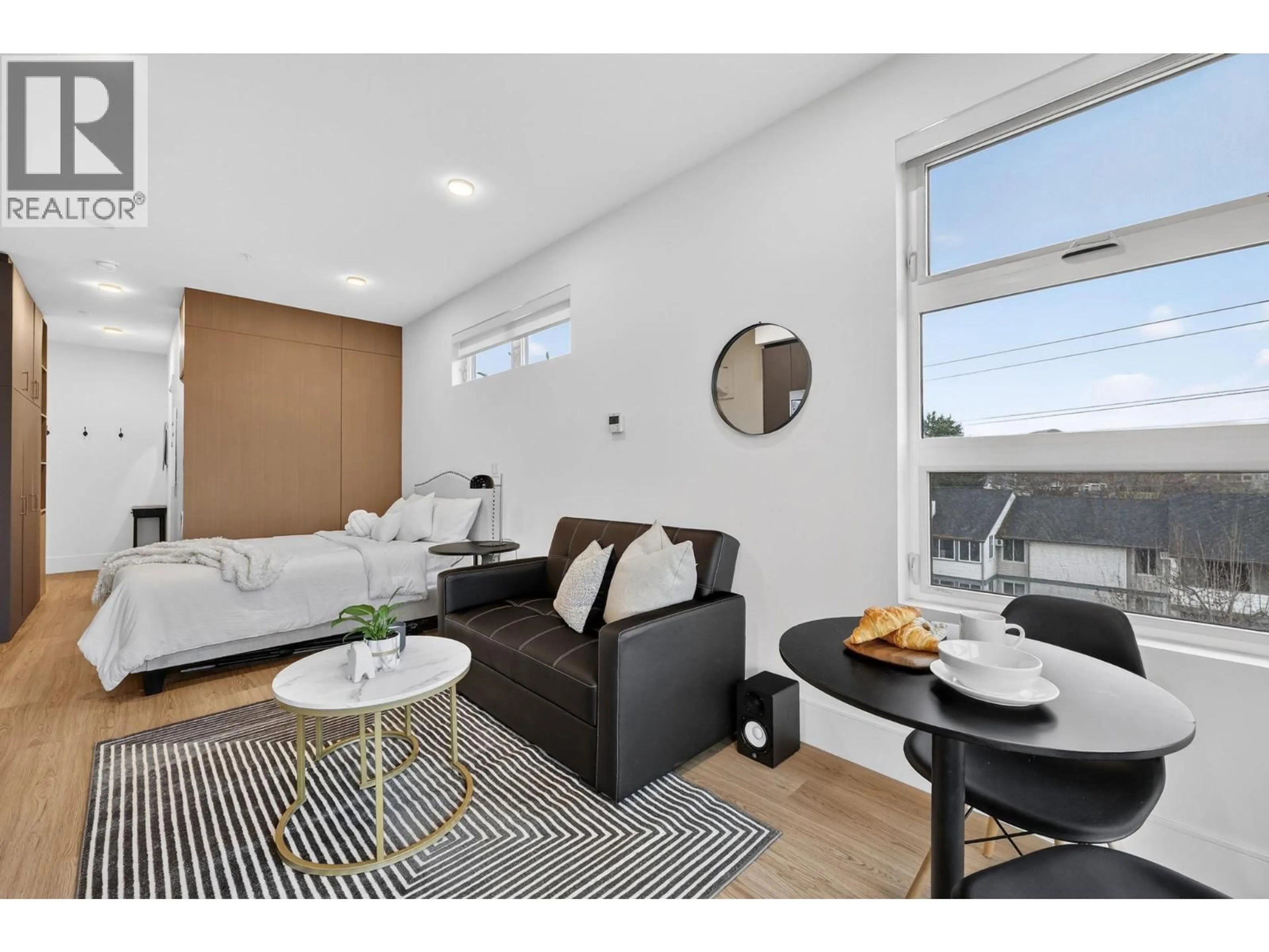 Living room with furniture, unknown for 418 - 720 KLO ROAD, Kelowna British Columbia V1Y4X5