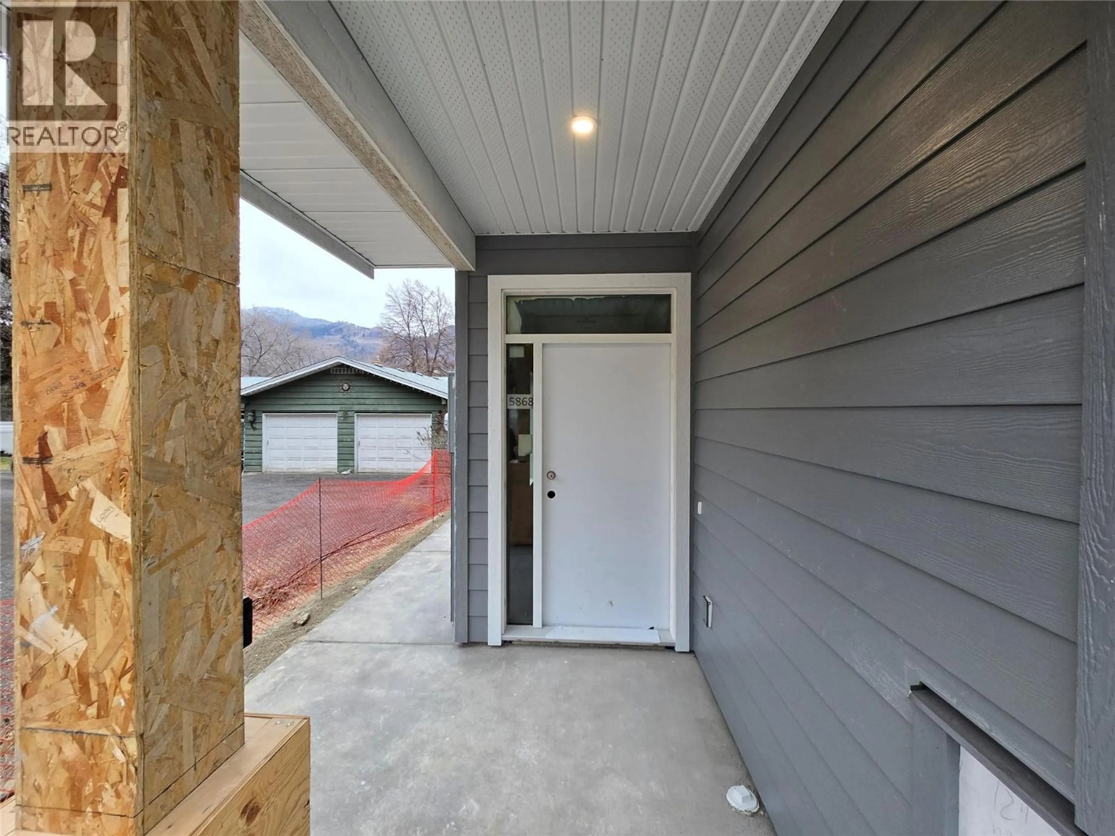 Indoor entryway for 5868 DALLAS DRIVE, Kamloops British Columbia V2C4X2