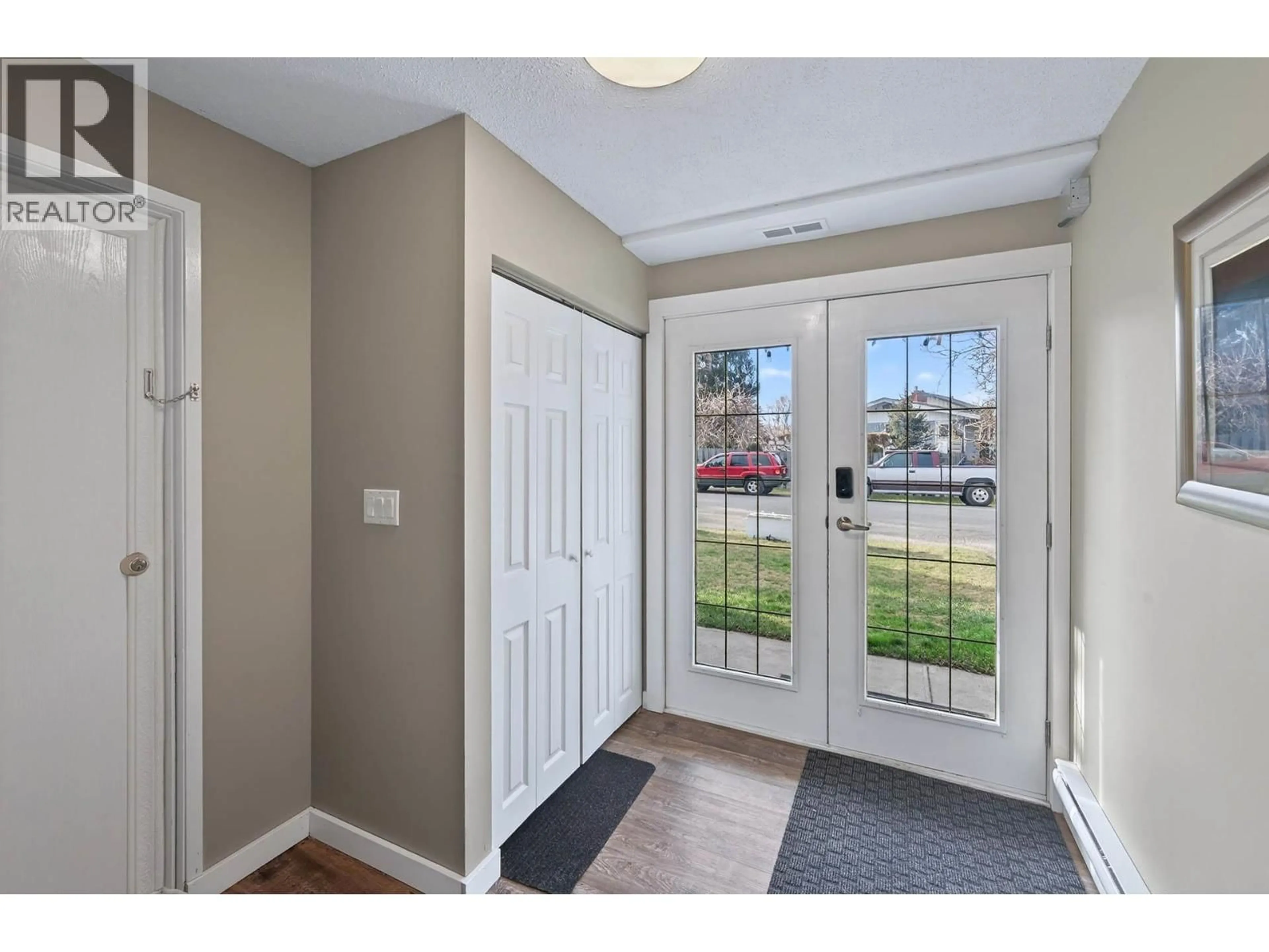 Indoor entryway for 543 DESMOND STREET, Kamloops British Columbia V2B5J9