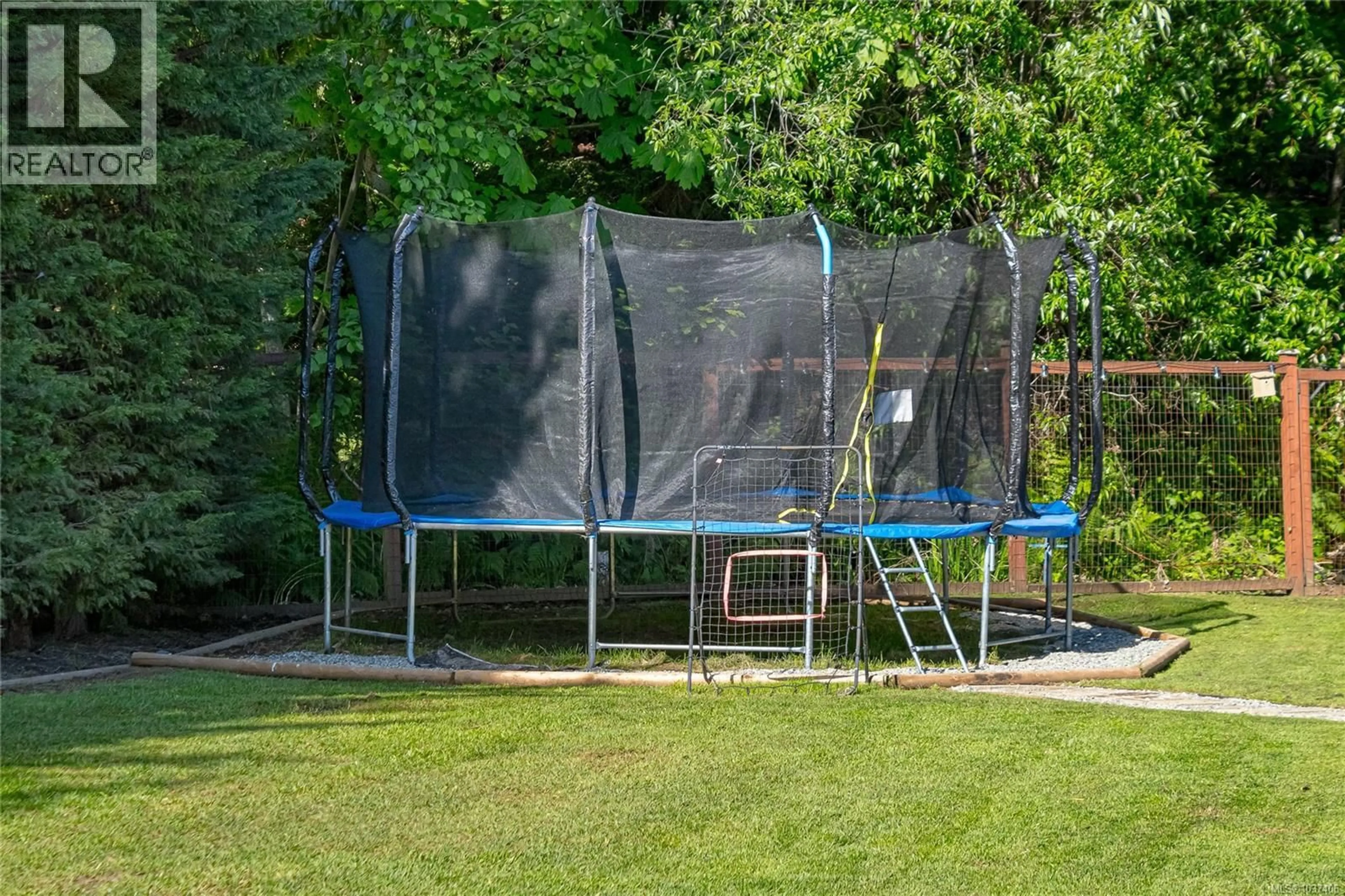 Patio, street for 818 CRAIG ROAD, Ladysmith British Columbia V9G2C4