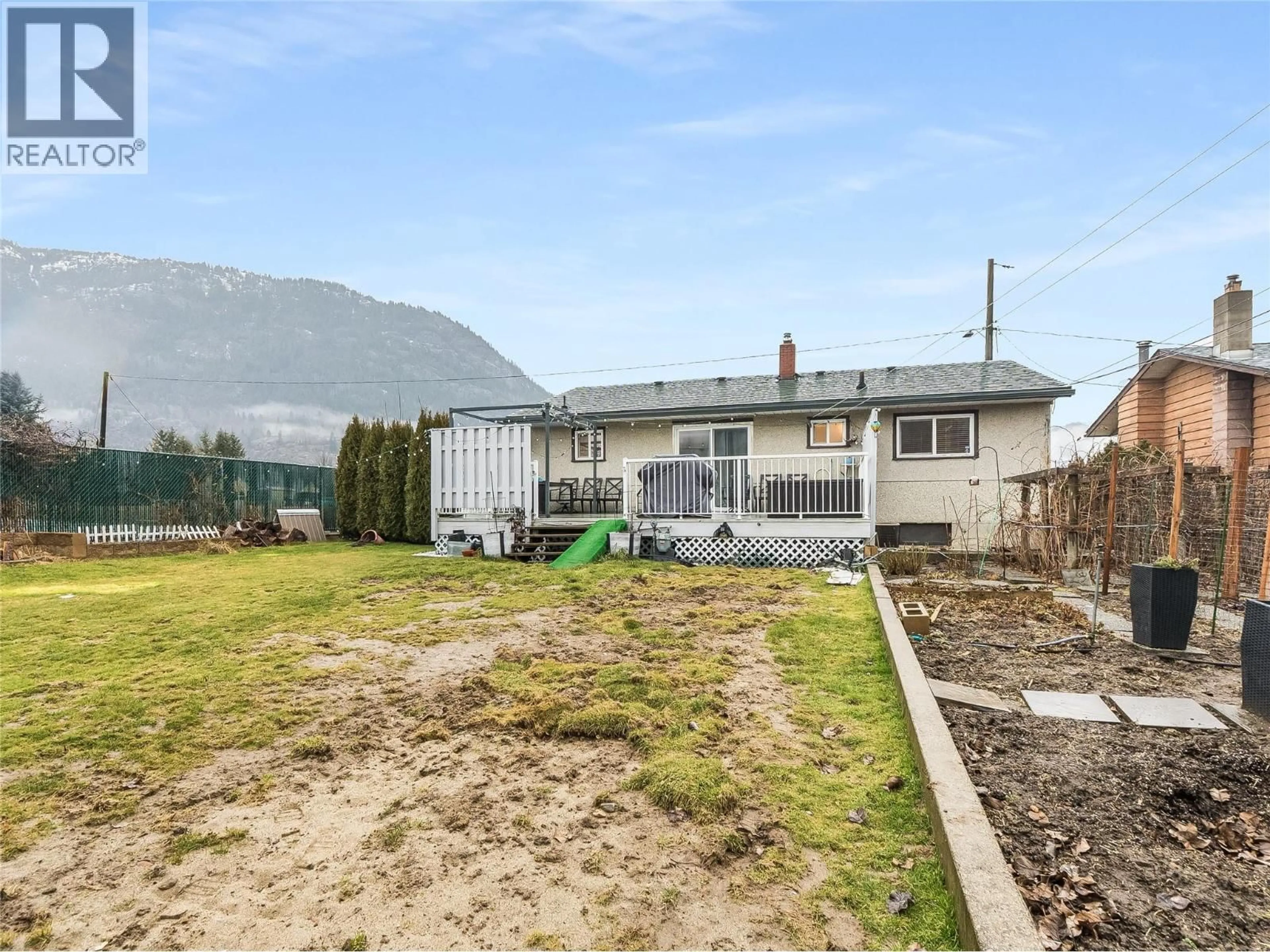 A pic from outside/outdoor area/front of a property/back of a property/a pic from drone, mountain view for 550 6TH AVENUE, Castlegar British Columbia V1N1T7