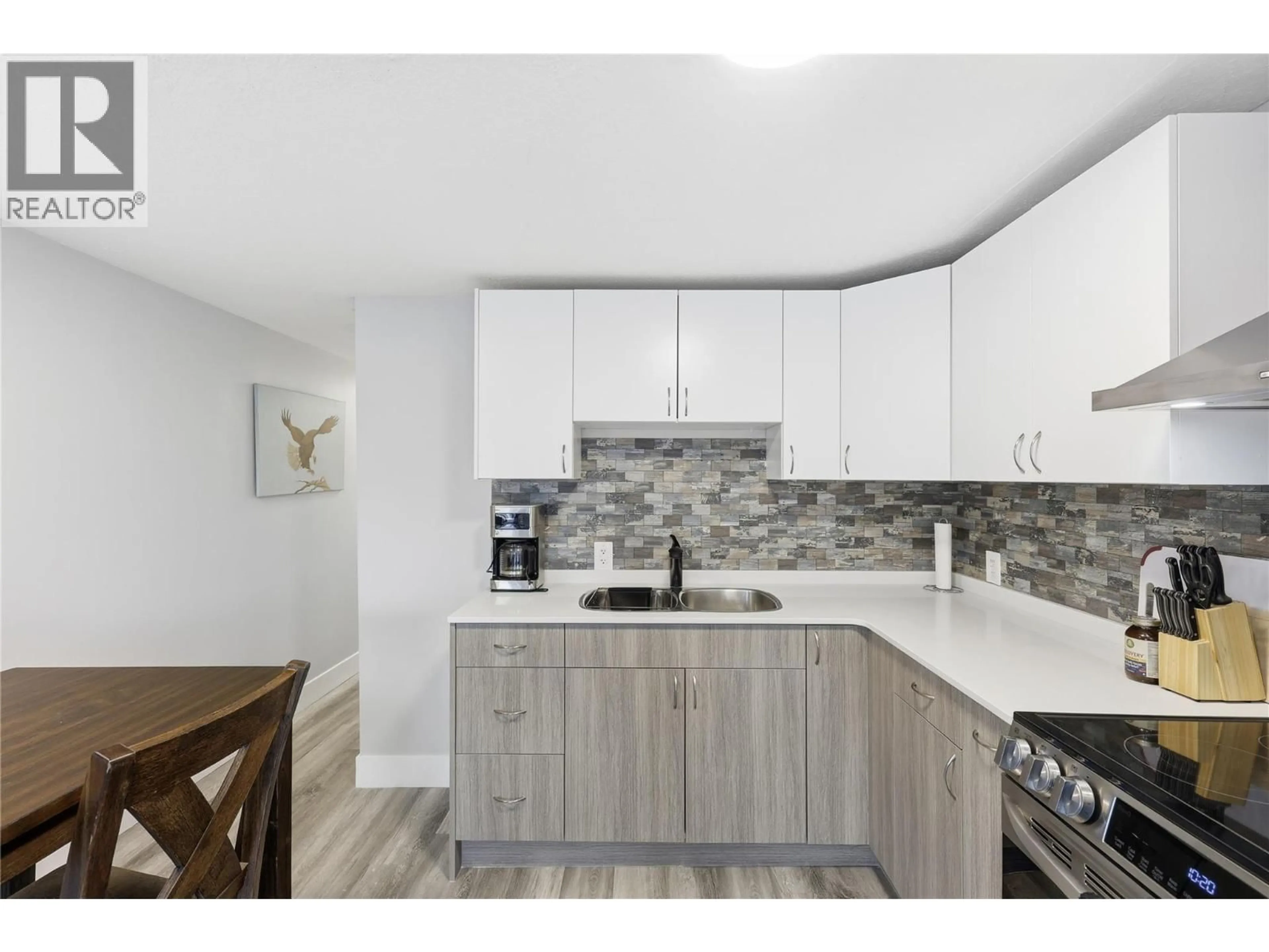 Standard kitchen, unknown for 41 VAN DYKE ST STREET, Kamloops British Columbia V2B4G2