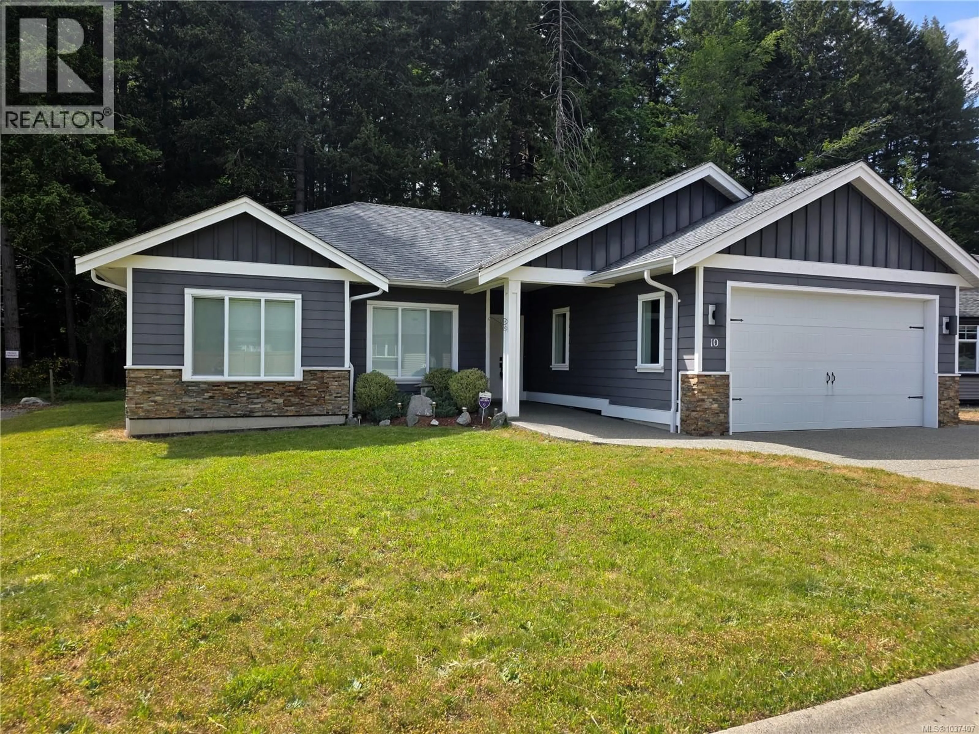 Home with vinyl exterior material, street for 10 - 5450 TOMSWOOD ROAD, Port Alberni British Columbia V9Y0B4