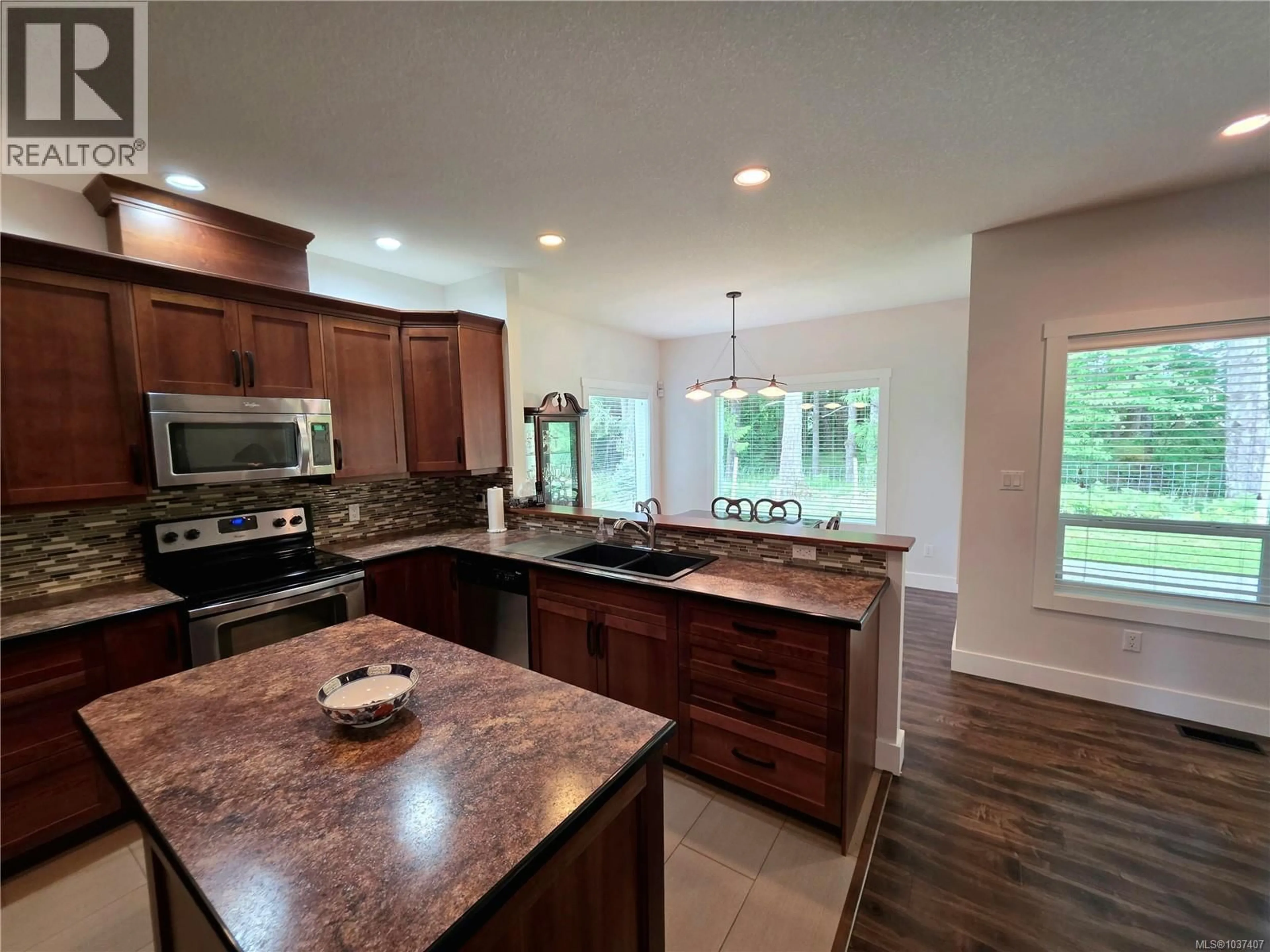 Open concept kitchen, ceramic/tile floor for 10 - 5450 TOMSWOOD ROAD, Port Alberni British Columbia V9Y0B4