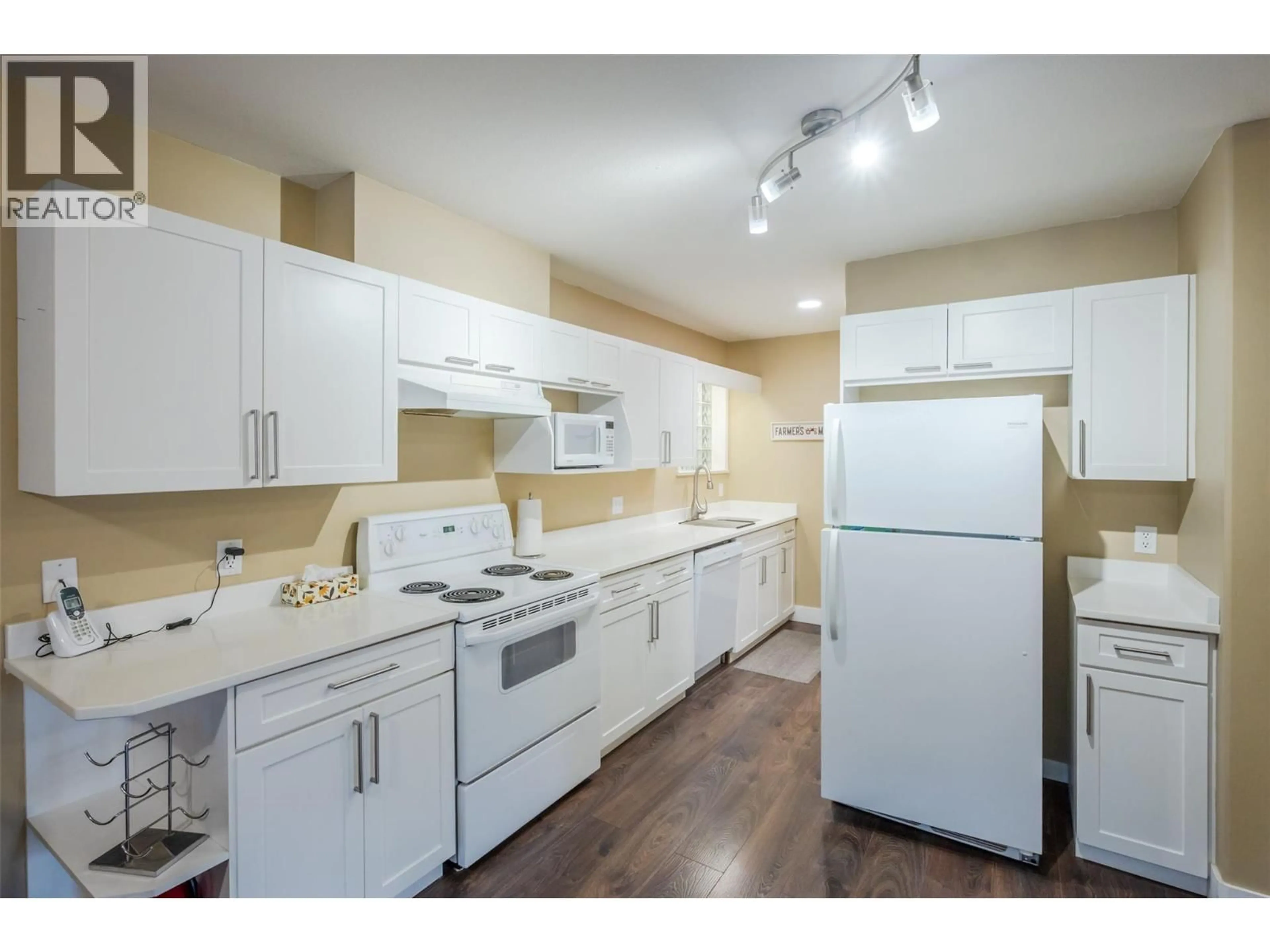 Standard kitchen, wood/laminate floor for 309 - 640 MAIN STREET, Okanagan Falls British Columbia V0H1R4