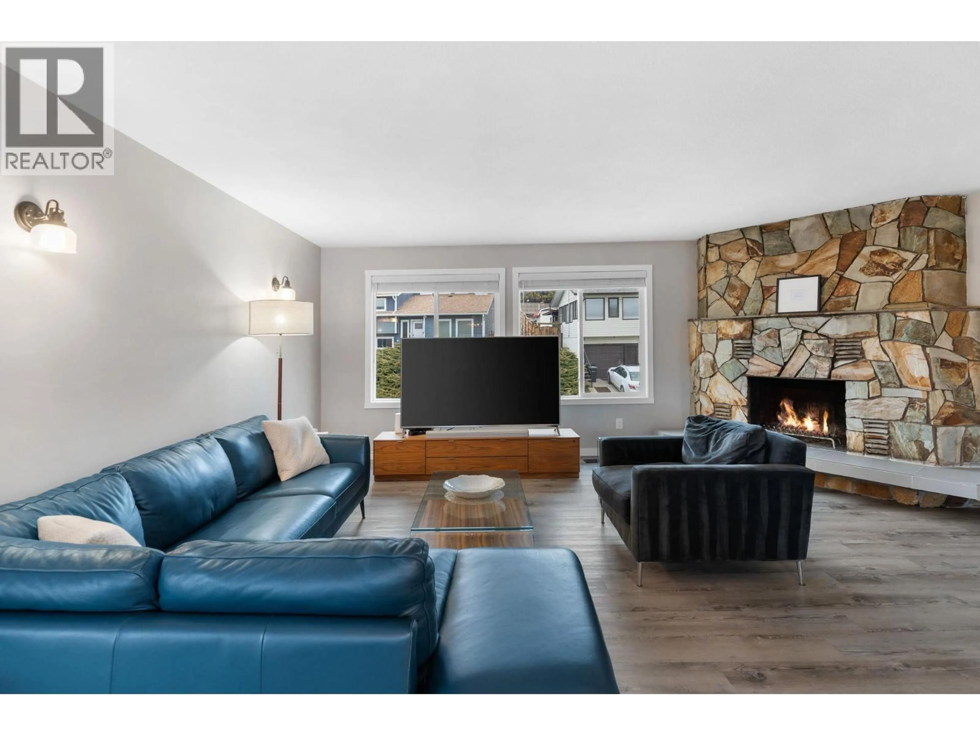 Living room with furniture, unknown for 2913 PROSPECT DRIVE, Vernon British Columbia V1T8J2