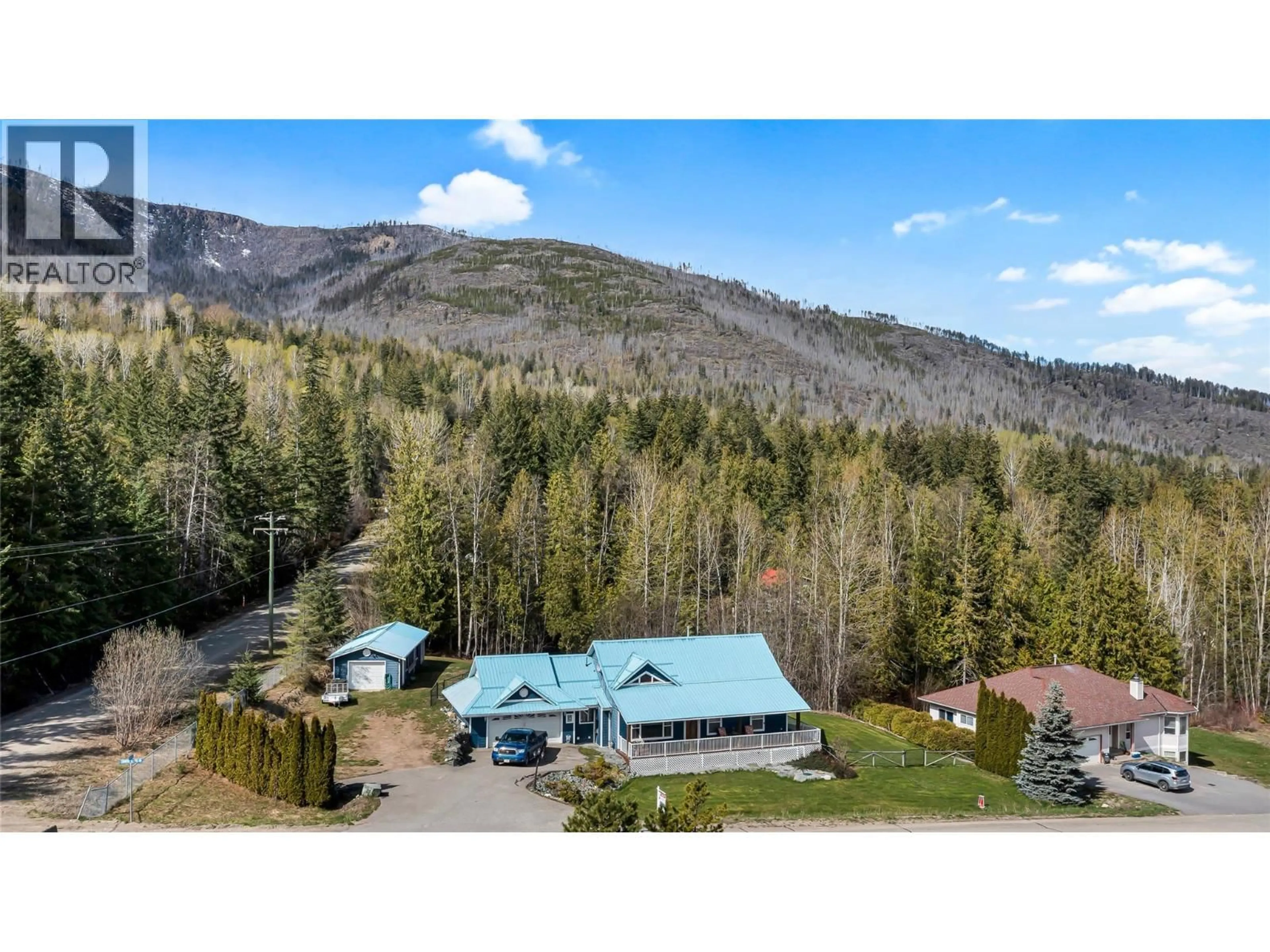 A pic from outside/outdoor area/front of a property/back of a property/a pic from drone, mountain view for 2104 COUNTRY WOODS ROAD, Sorrento British Columbia V0E2W1