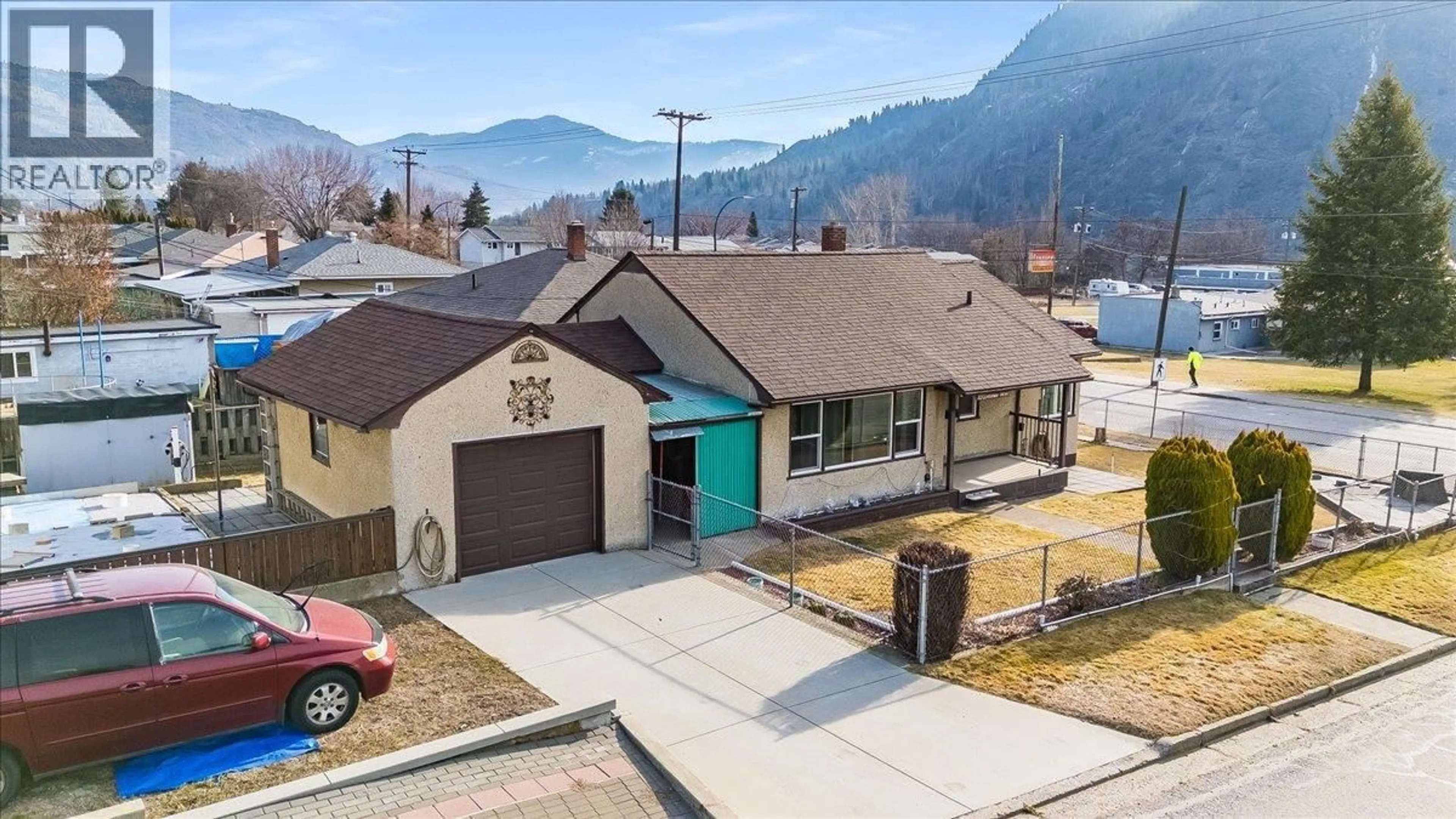 A pic from outside/outdoor area/front of a property/back of a property/a pic from drone, mountain view for 3201 HIGHWAY DRIVE, Trail British Columbia V1R2T5