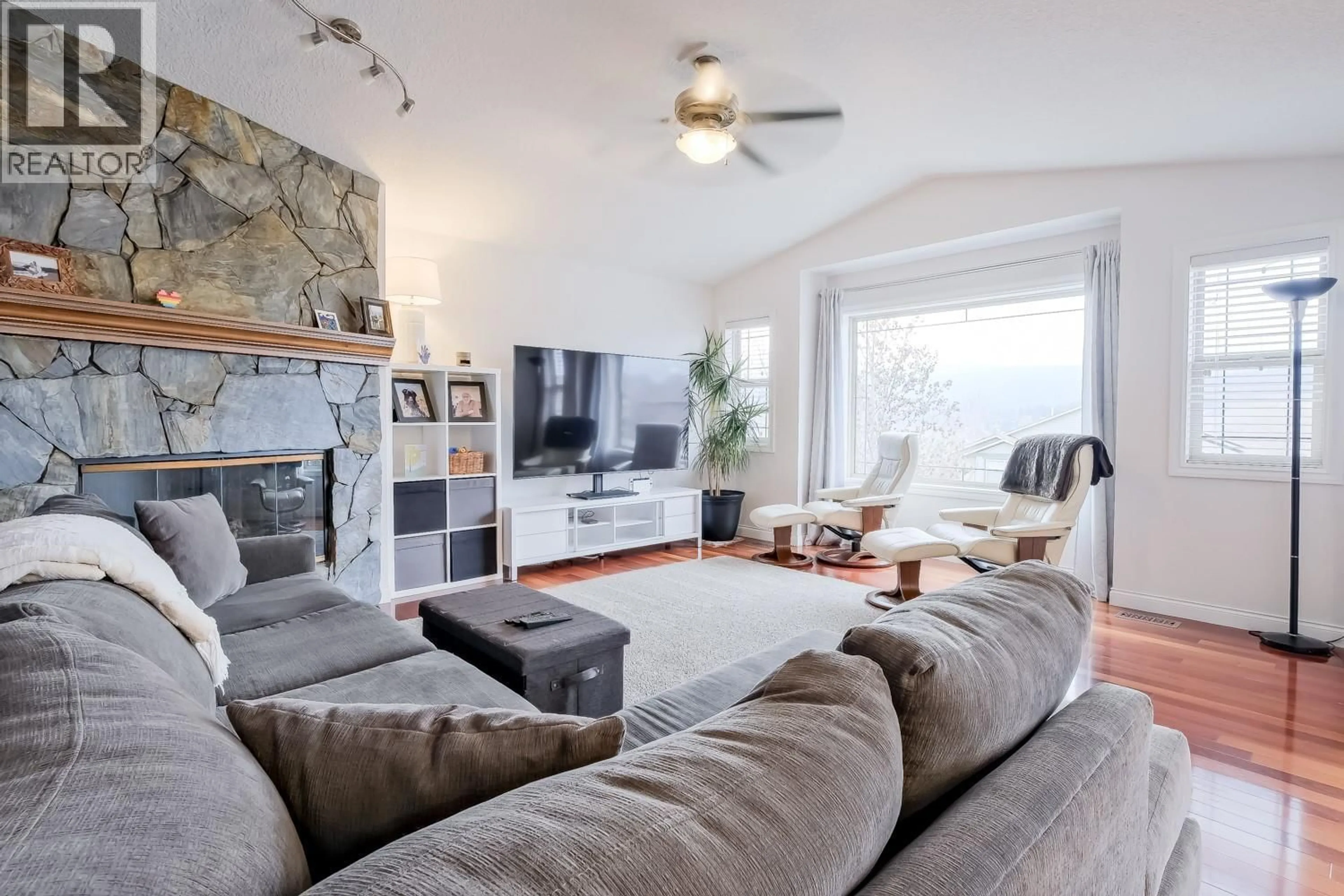 Living room with furniture, unknown for 1410 KENDRA COURT, Kelowna British Columbia V1P1P1