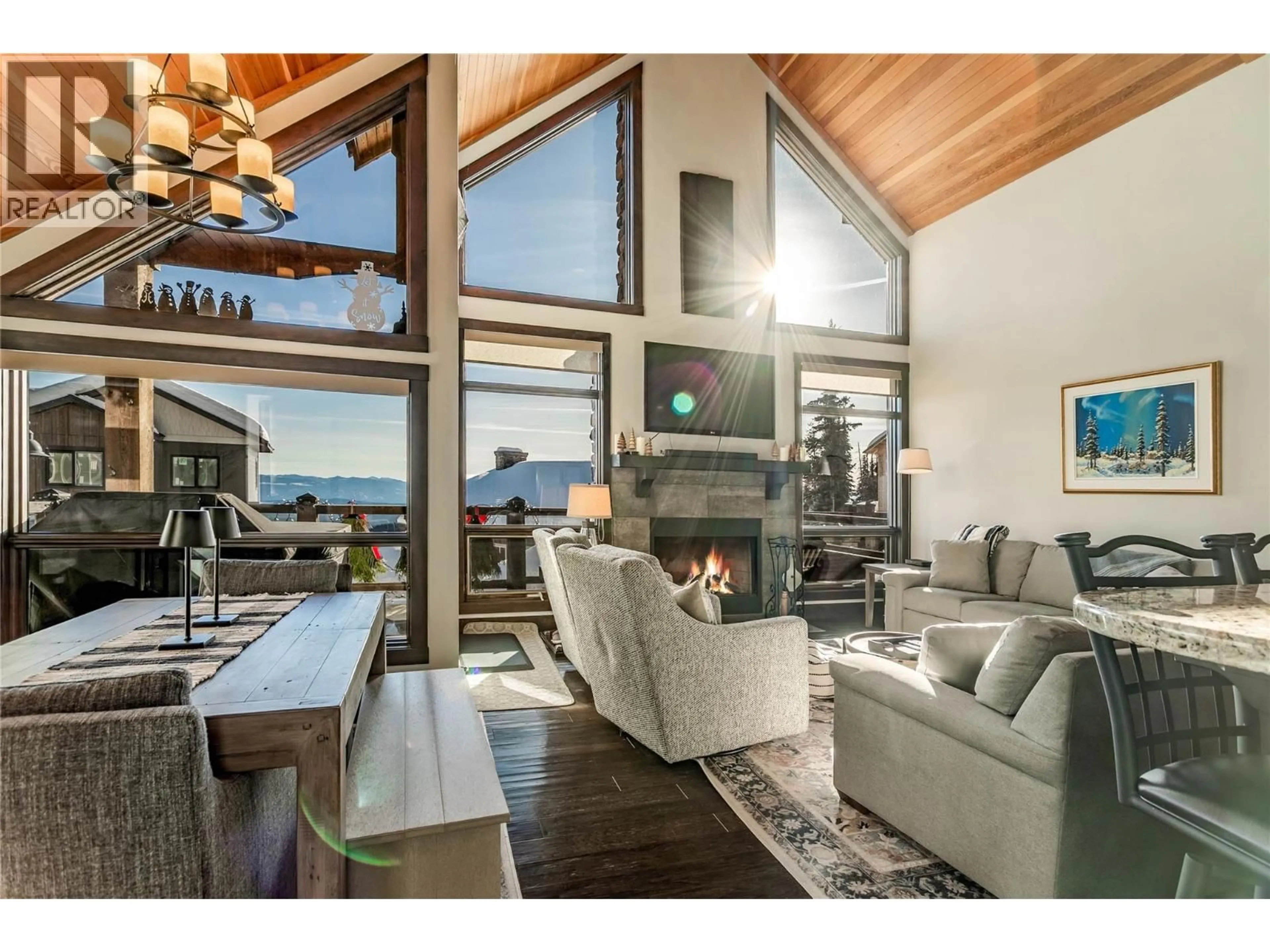 Open concept kitchen, wood/laminate floor for 180A GRIZZLY RIDGE TRAIL, Big White British Columbia V1P1P3