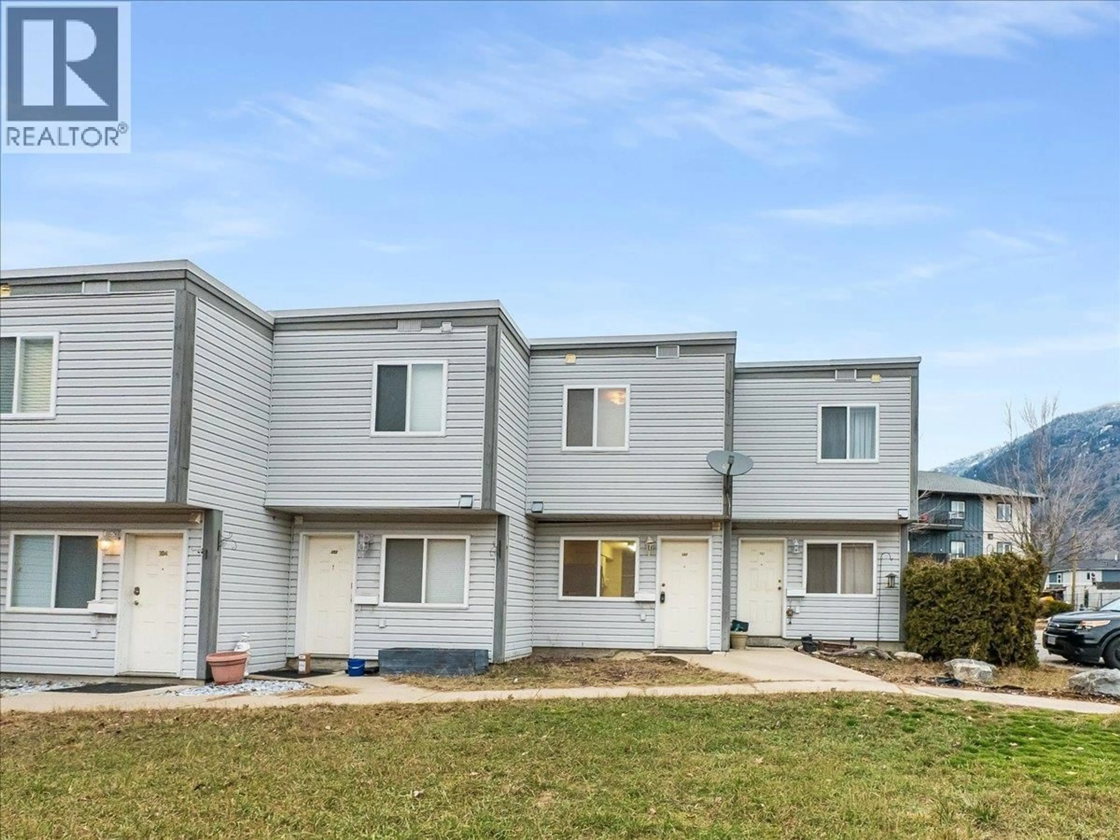 Home with vinyl exterior material, unknown for 102 - 202 11TH AVENUE, Castlegar British Columbia V1N1J2