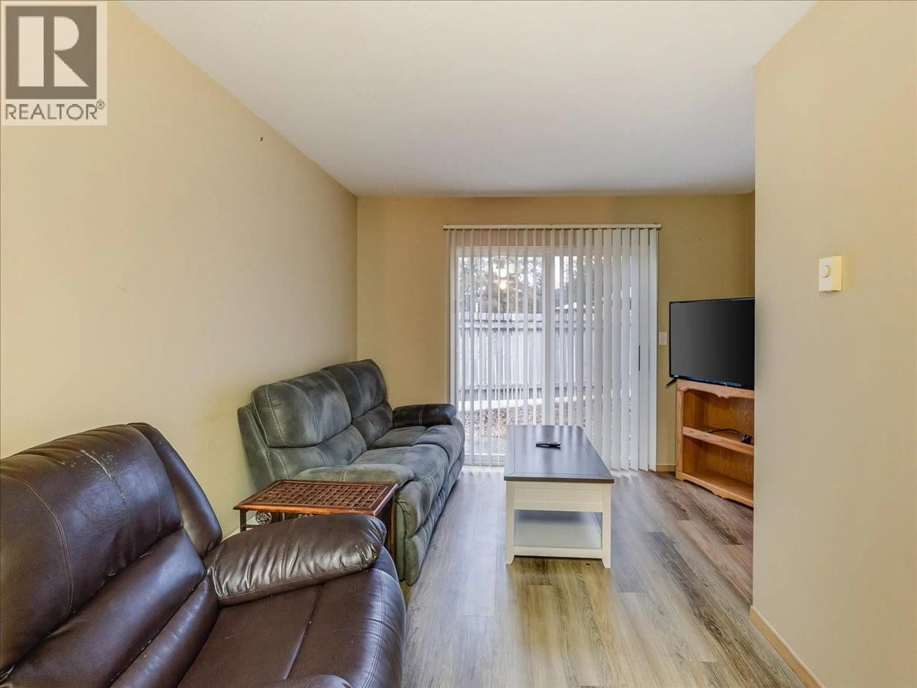 Living room with furniture, wood/laminate floor for 102 - 202 11TH AVENUE, Castlegar British Columbia V1N1J2