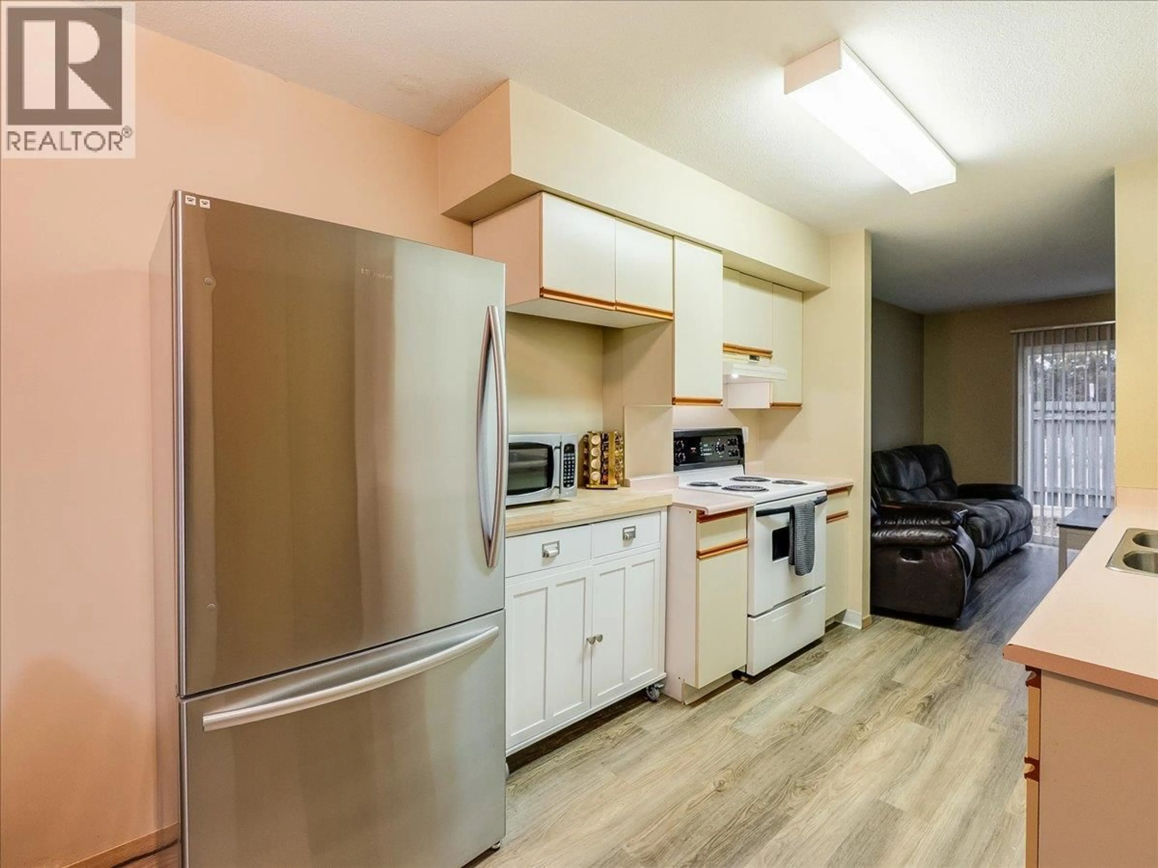 Standard kitchen, unknown for 102 - 202 11TH AVENUE, Castlegar British Columbia V1N1J2