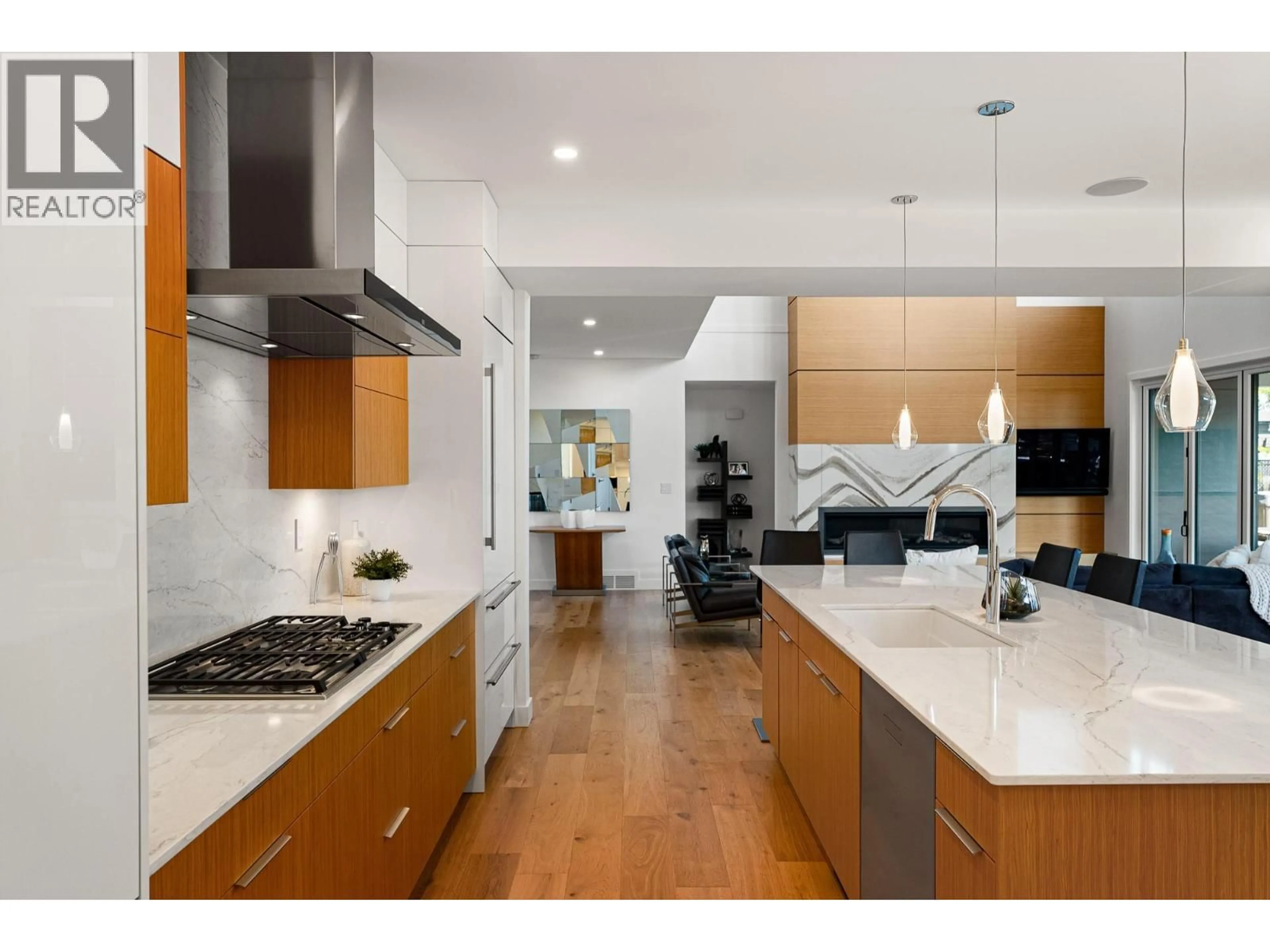 Contemporary kitchen, unknown for 338 RUE CHEVAL NOIR OTHER, Kamloops British Columbia V1S0G2