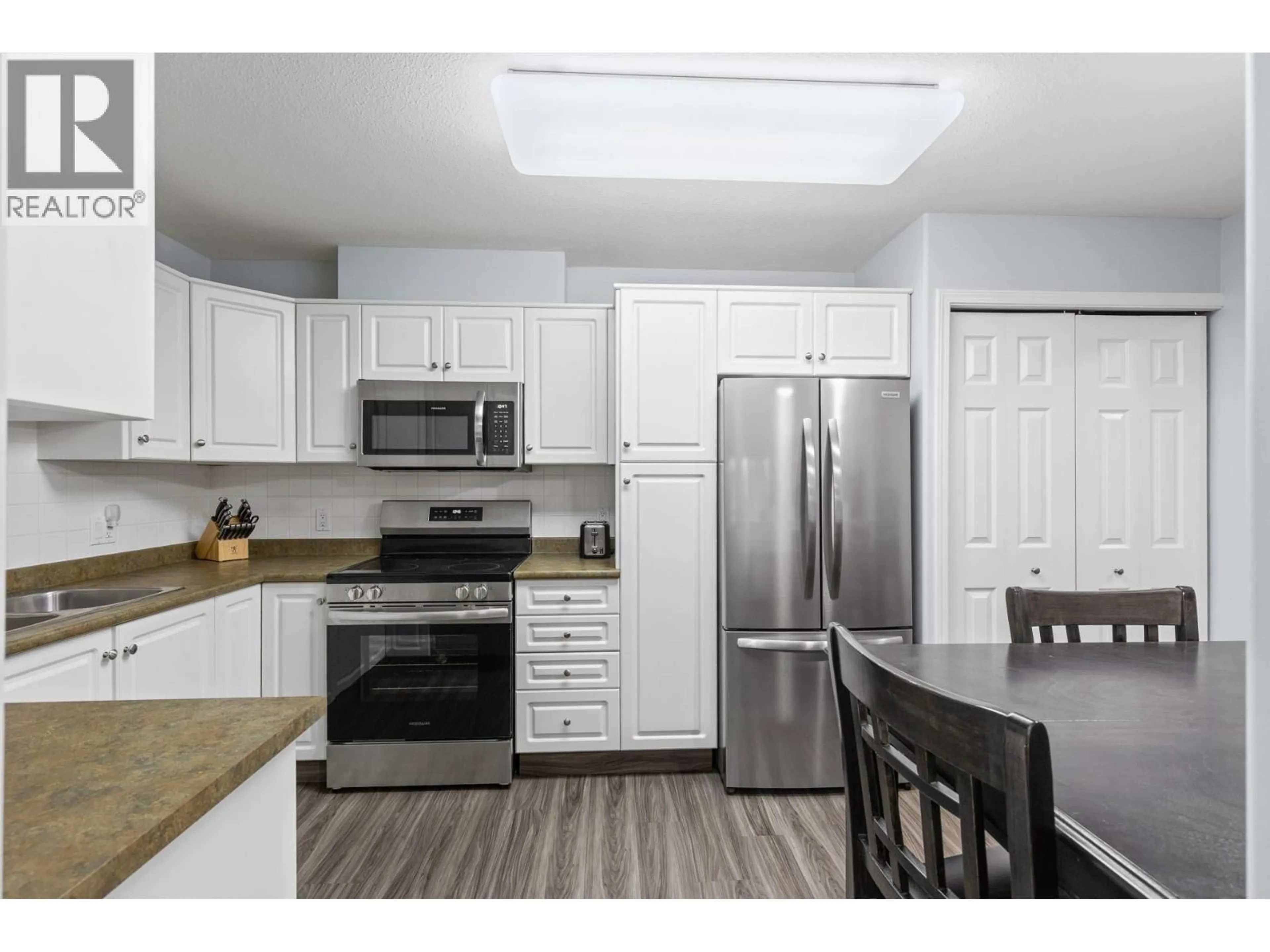 Standard kitchen, unknown for 105 - 1966 DURNIN ROAD, Kelowna British Columbia V1X7Z2