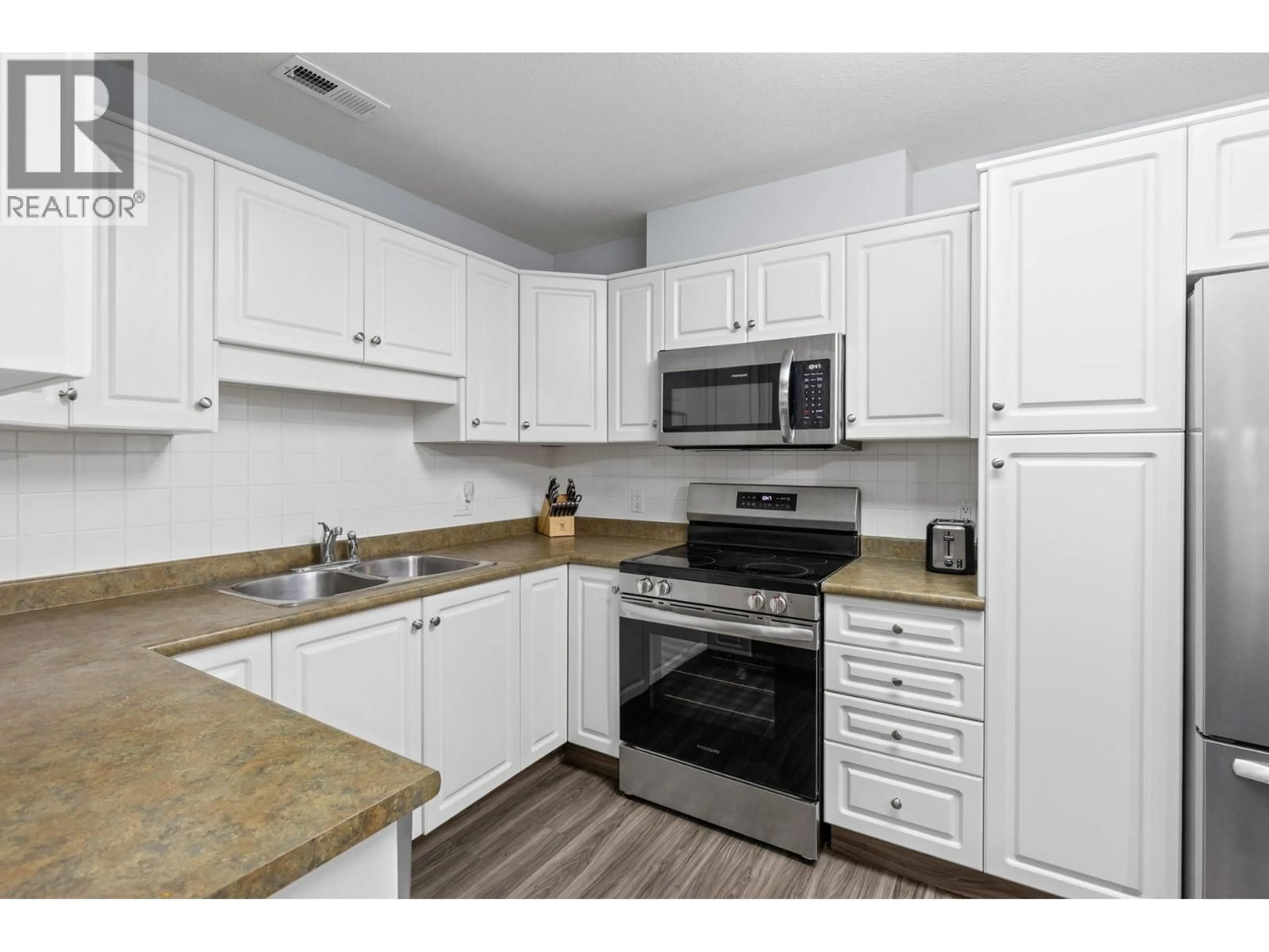 Standard kitchen, unknown for 105 - 1966 DURNIN ROAD, Kelowna British Columbia V1X7Z2