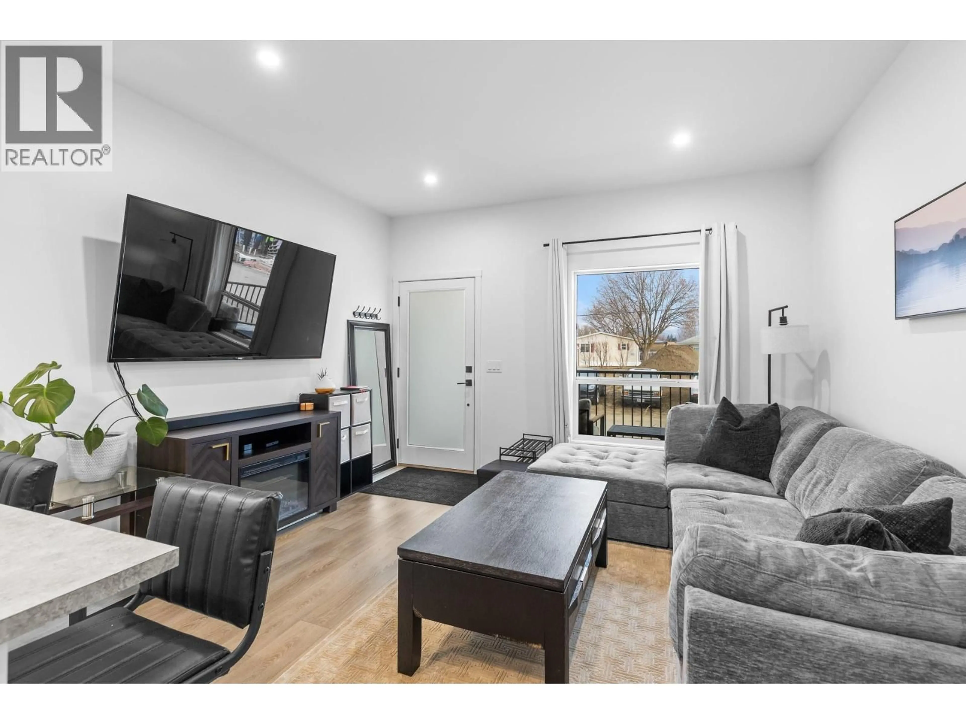 Living room with furniture, wood/laminate floor for 28 - 8900 JIM BAILEY ROAD, Kelowna British Columbia V4V1E5