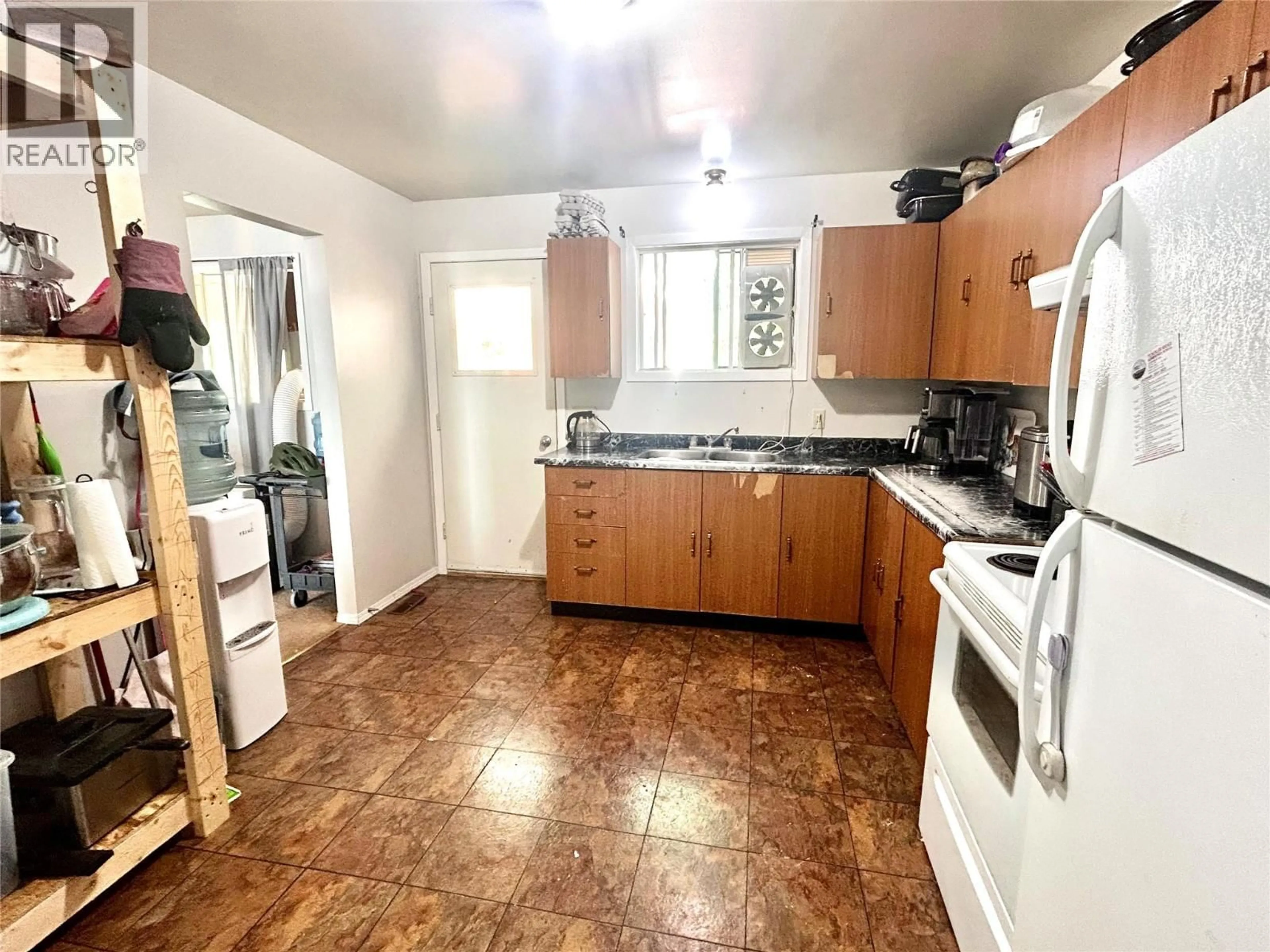 Standard kitchen, unknown for 156 GWILLIM CRESCENT, Tumbler Ridge British Columbia V0C2W0